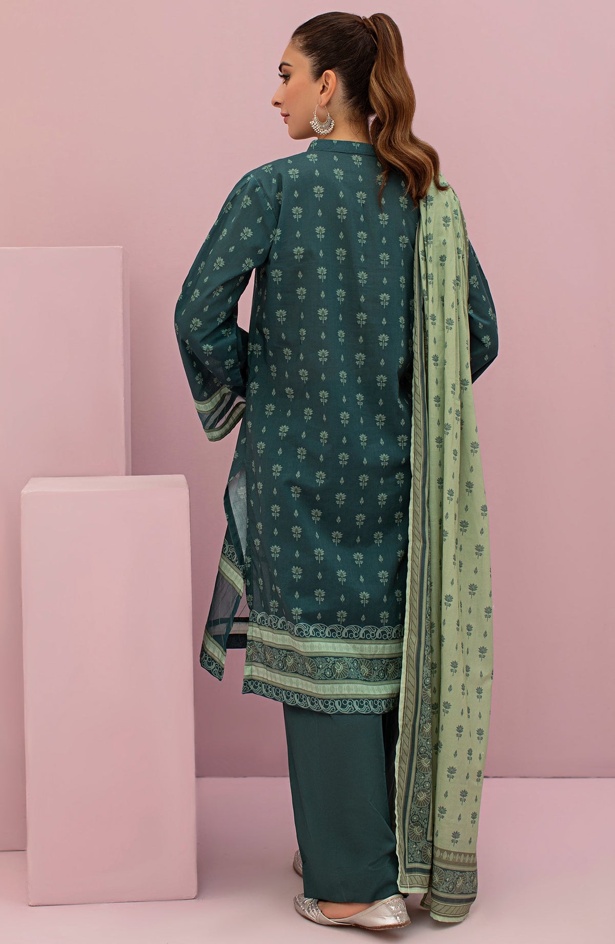 Orient - Unstitched 3 Piece Printed Lawn Shirt , Cambric Pant and Lawn Dupatta