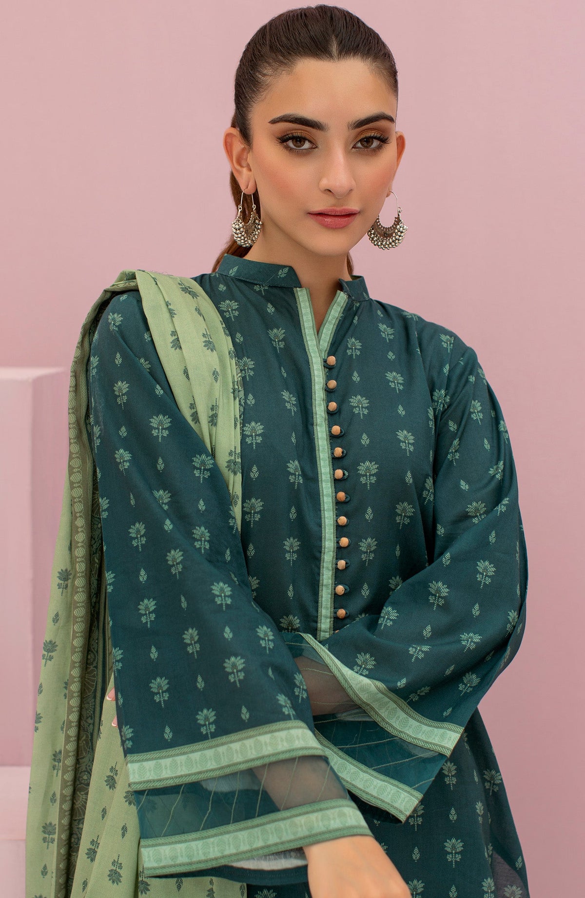 Orient - Unstitched 3 Piece Printed Lawn Shirt , Cambric Pant and Lawn Dupatta