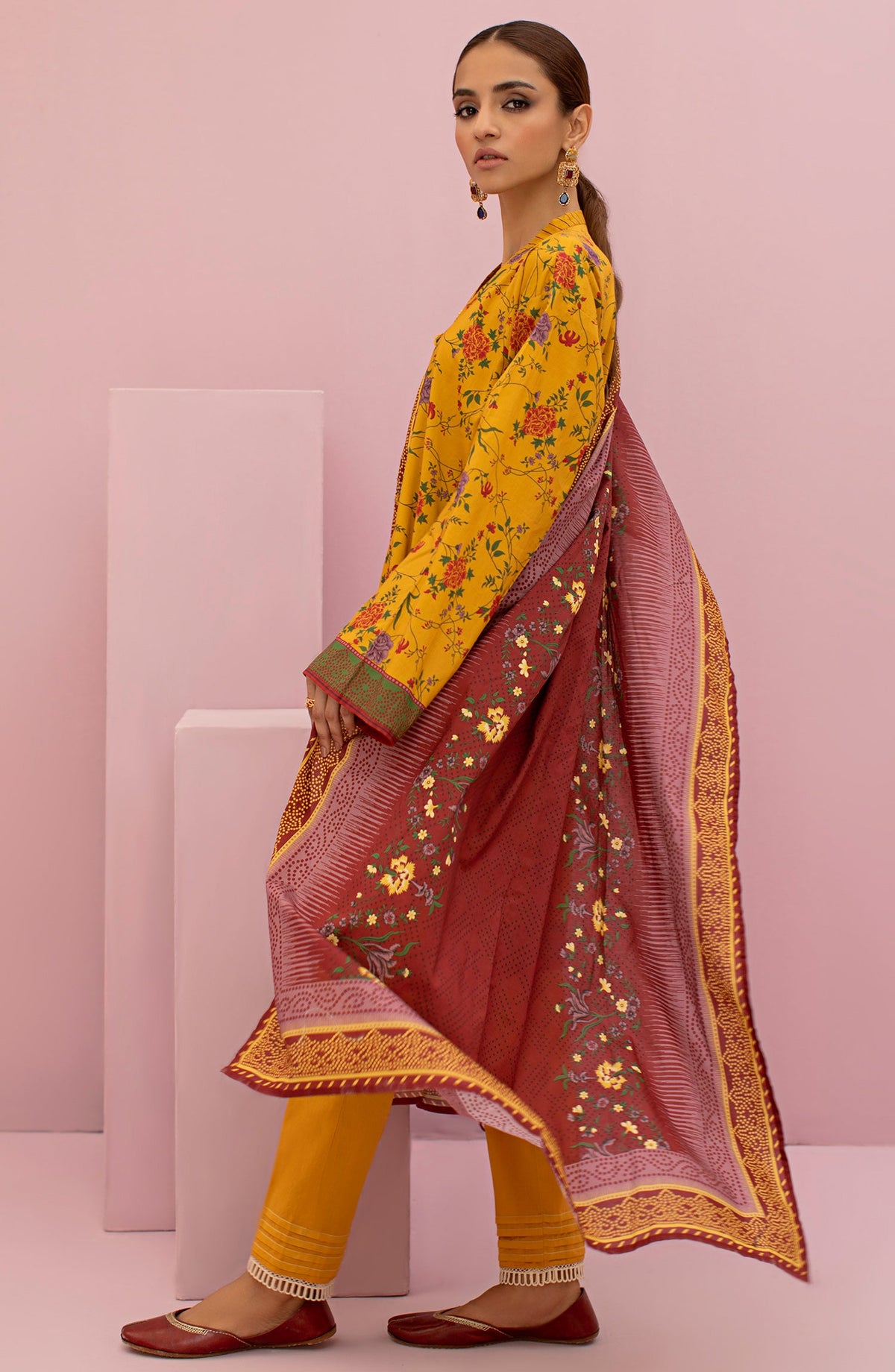 Orient - Unstitched 3 Piece Printed Lawn Shirt , Cambric Pant and Lawn Dupatta
