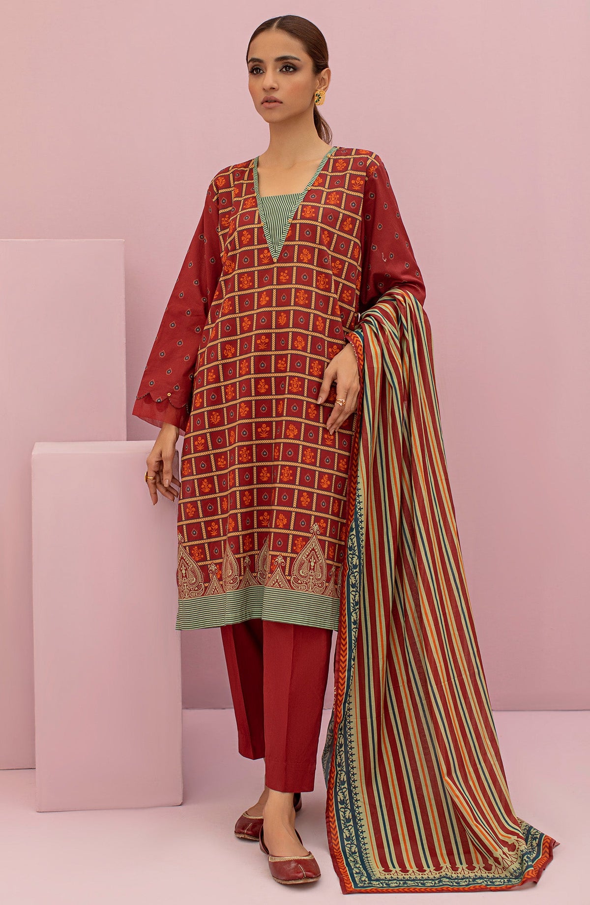 Orient - Unstitched 3 Piece Printed Lawn Shirt , Cambric Pant and Lawn Dupatta