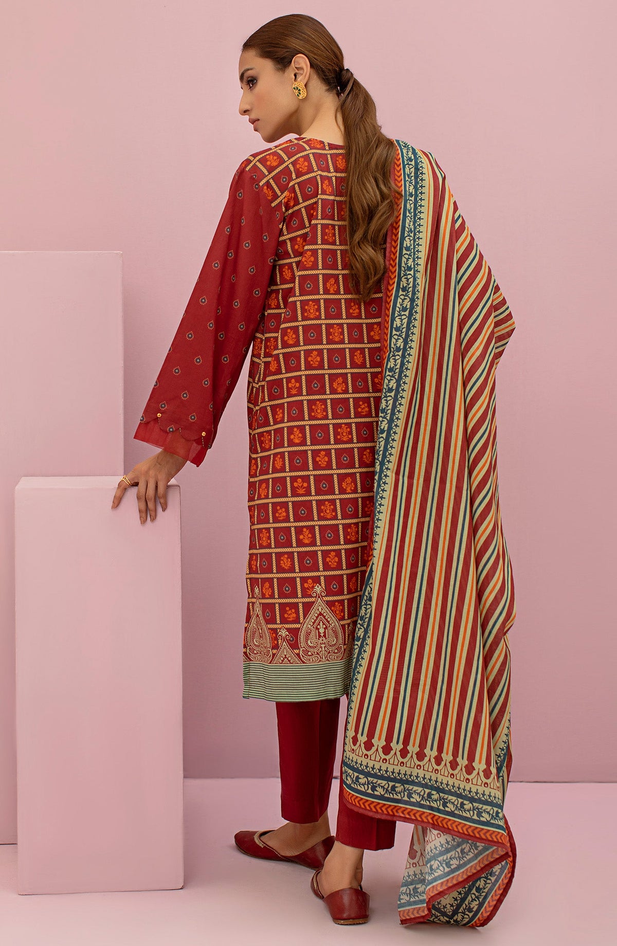 Orient - Unstitched 3 Piece Printed Lawn Shirt , Cambric Pant and Lawn Dupatta