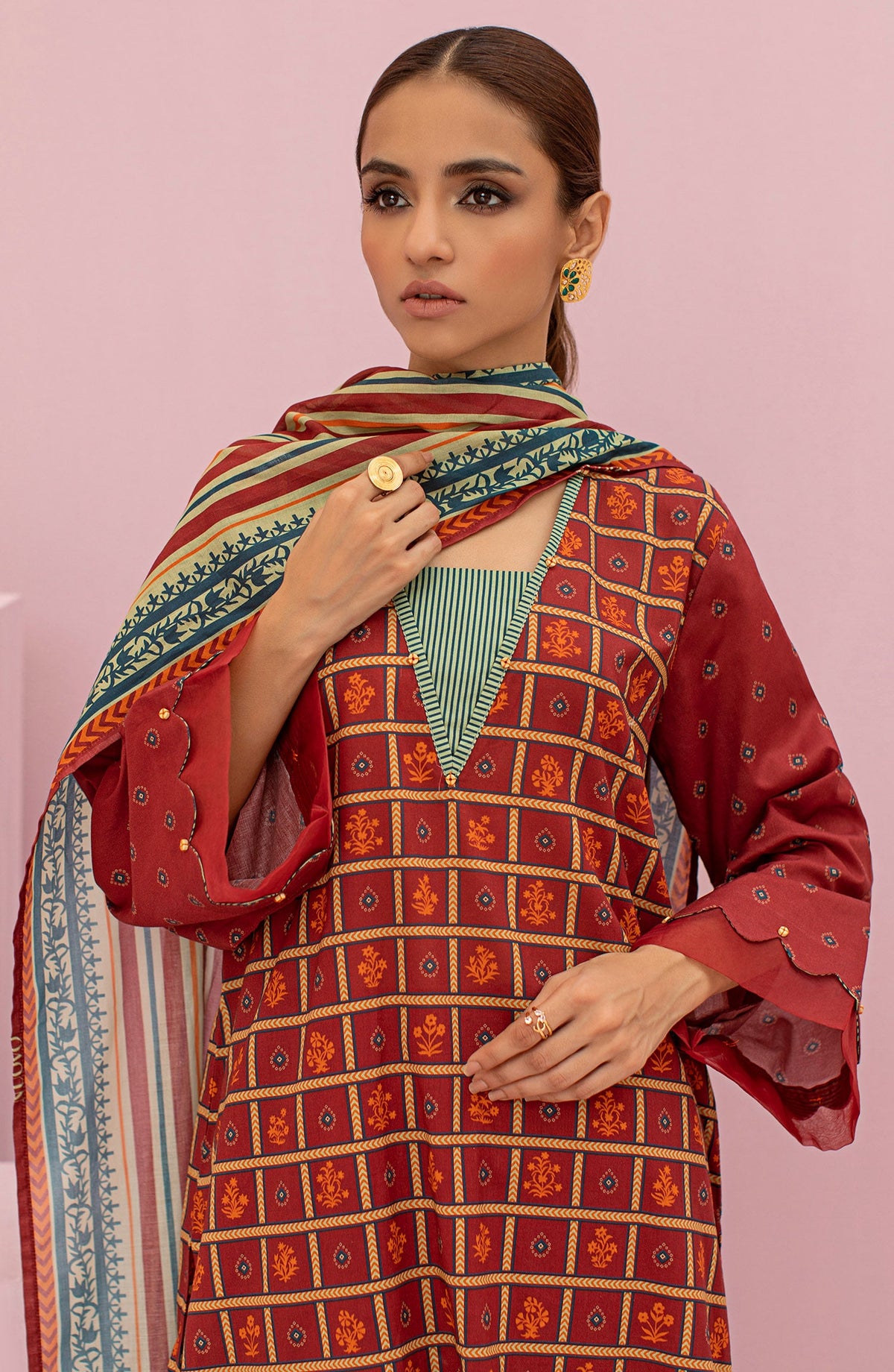 Orient - Unstitched 3 Piece Printed Lawn Shirt , Cambric Pant and Lawn Dupatta