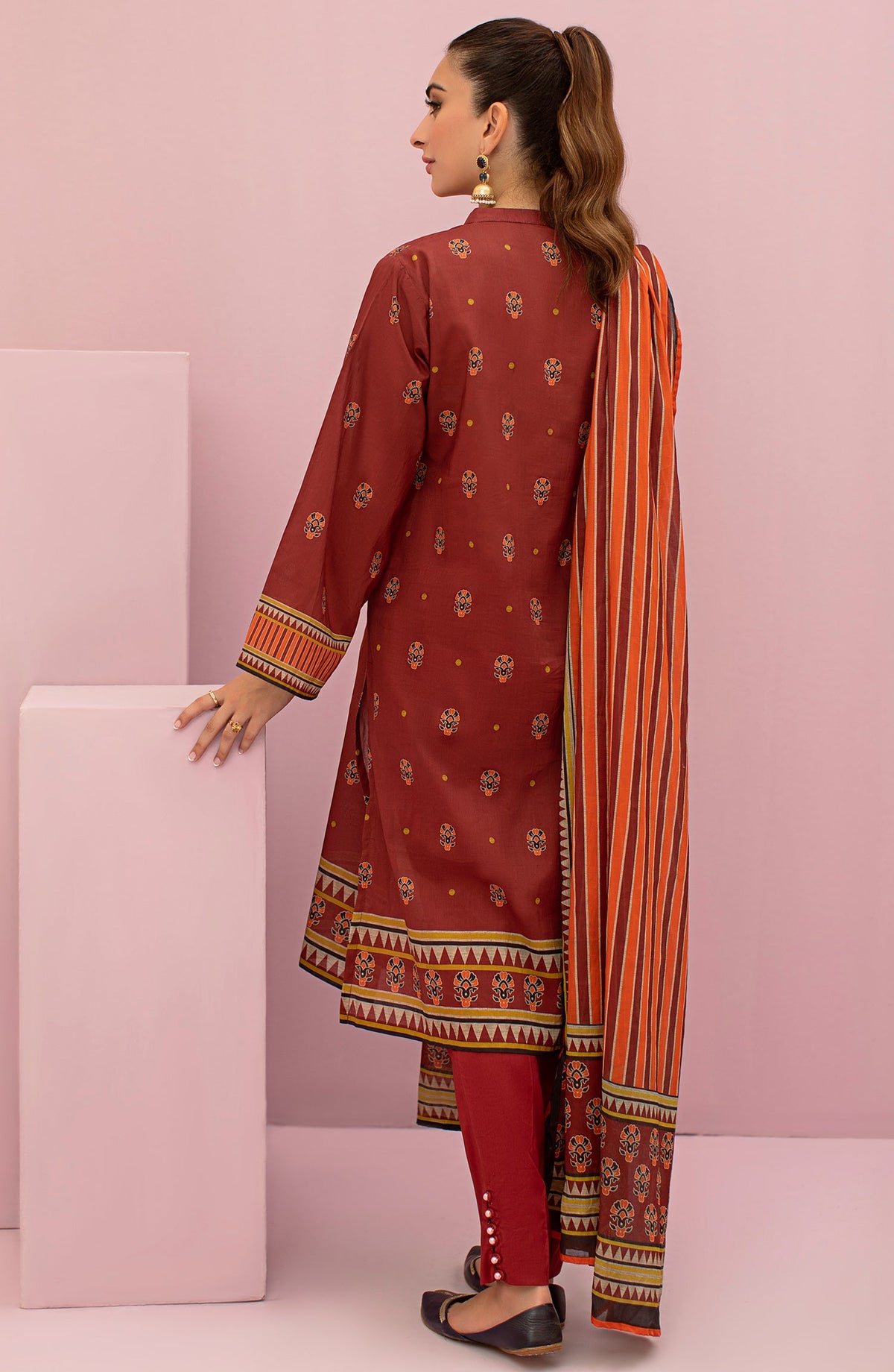 Orient - Unstitched 3 Piece Printed Lawn Shirt , Cambric Pant and Lawn Dupatta