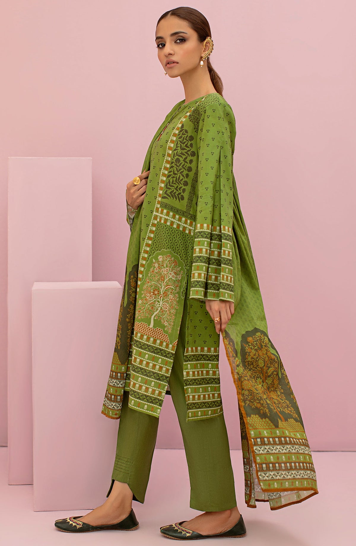 Orient - Unstitched 3 Piece Printed Lawn Shirt , Cambric Pant and Lawn Dupatta