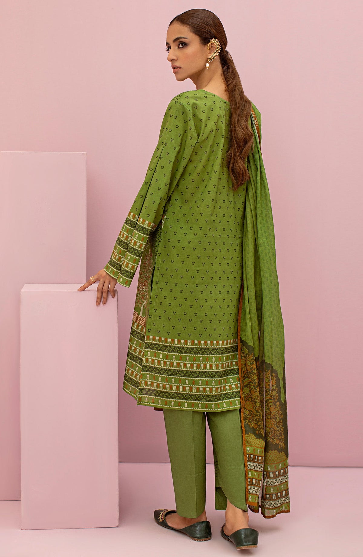Orient - Unstitched 3 Piece Printed Lawn Shirt , Cambric Pant and Lawn Dupatta