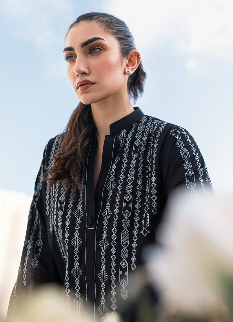 Black Embroidered Kurta