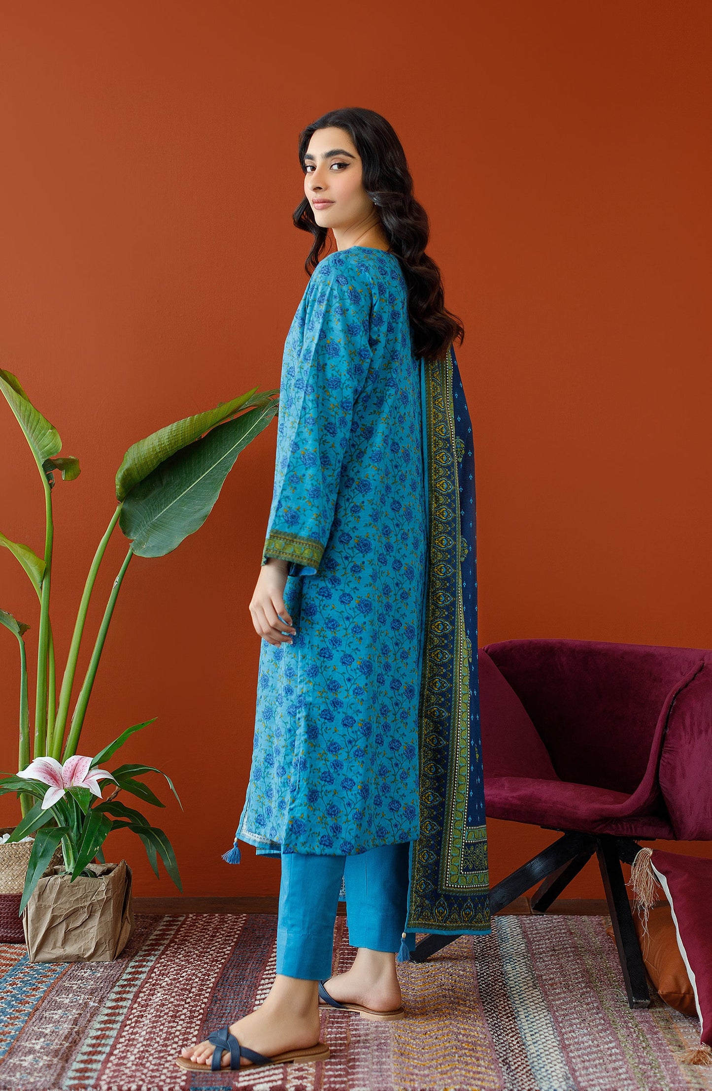 Orient - Unstitched 3 Piece Printed Khaddar Shirt , Khaddar Pant and Khaddar Dupatta