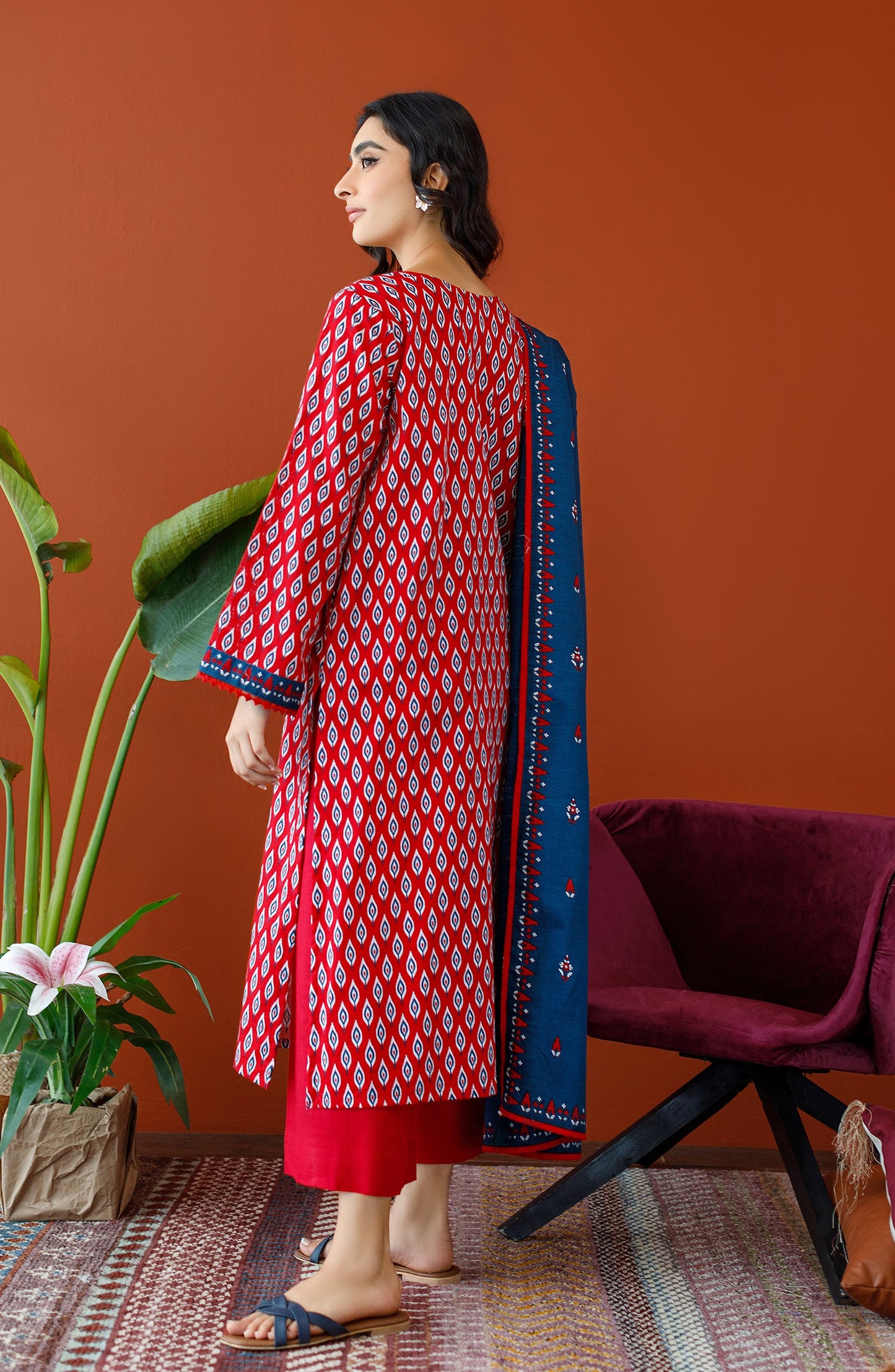 Orient - Unstitched 3 Piece Printed Khaddar Shirt , Khaddar Pant and Khaddar Dupatta