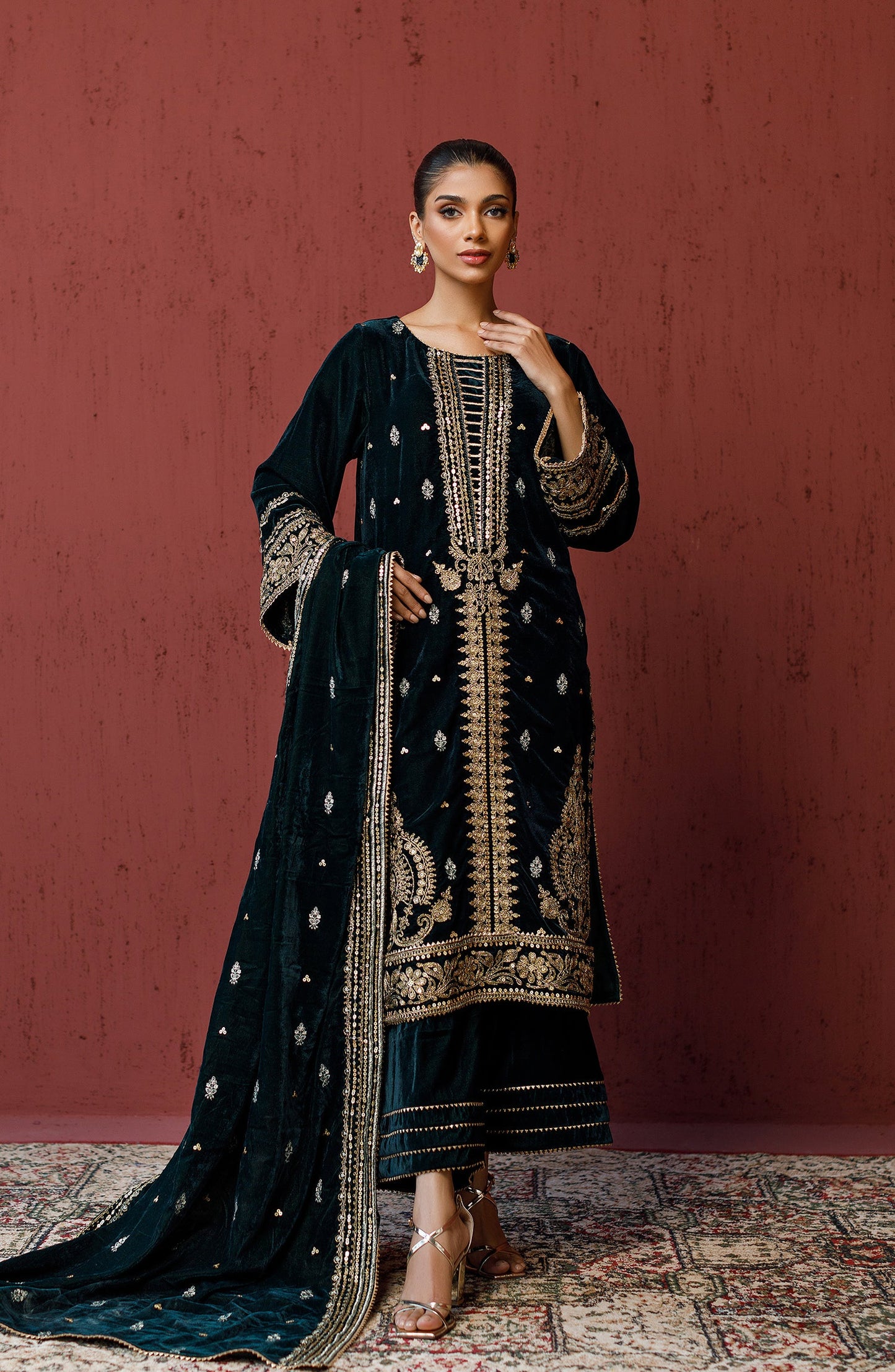 Orient - Stitched 3 Piece Embroidered Velvet Shirt , Velvet Pant and Velvet Dupatta