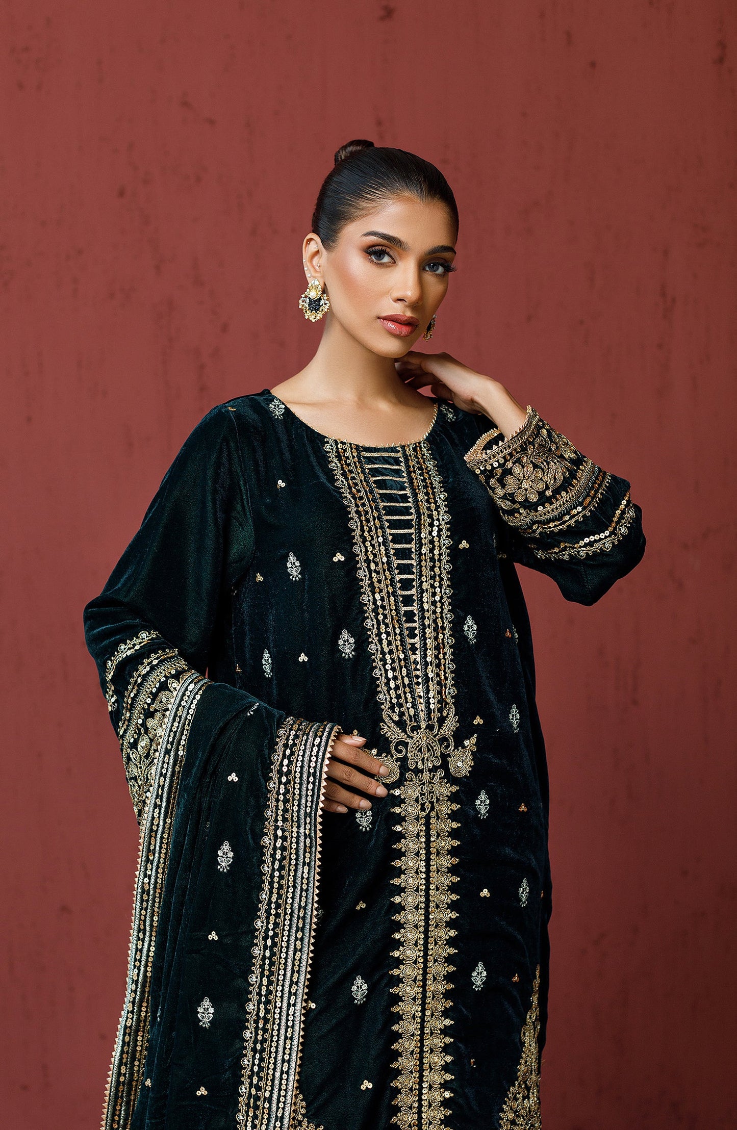 Orient - Stitched 3 Piece Embroidered Velvet Shirt , Velvet Pant and Velvet Dupatta