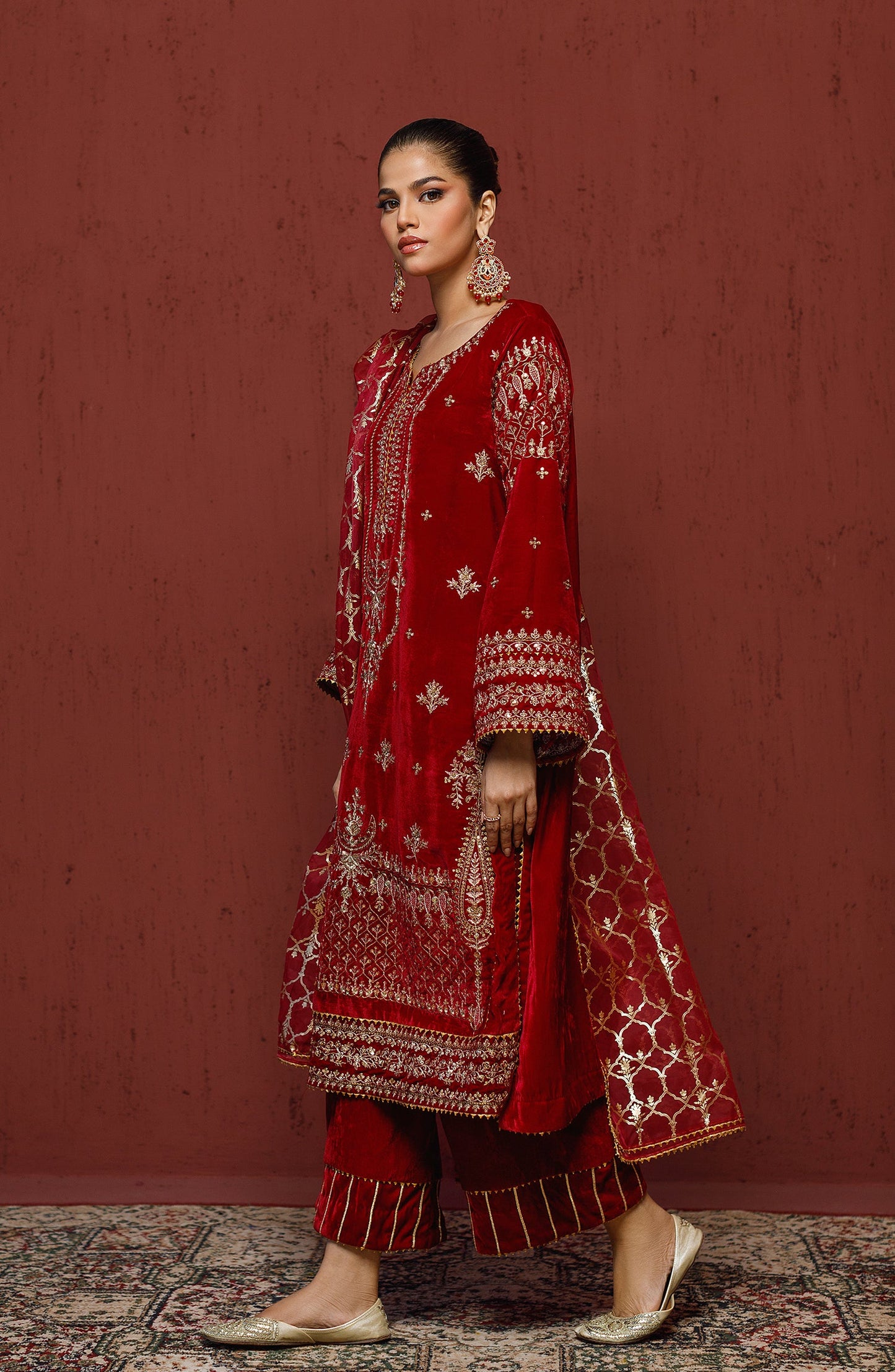 Orient - Stitched 3 Piece Embroidered Velvet Shirt , Velvet Pant and Organza Dupatta