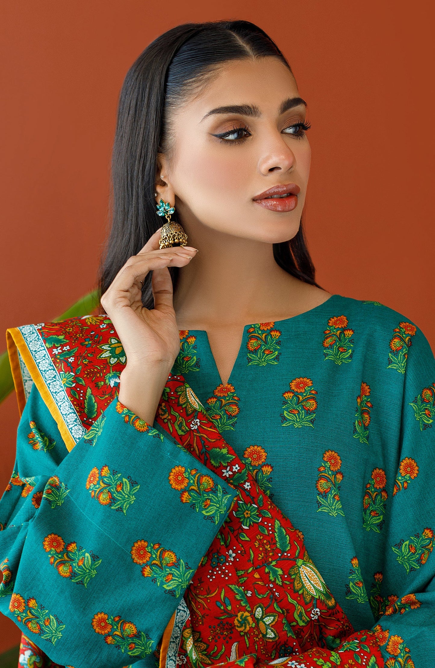 Orient - Unstitched 3 Piece Printed Khaddar Shirt , Khaddar Pant and Khaddar Dupatta