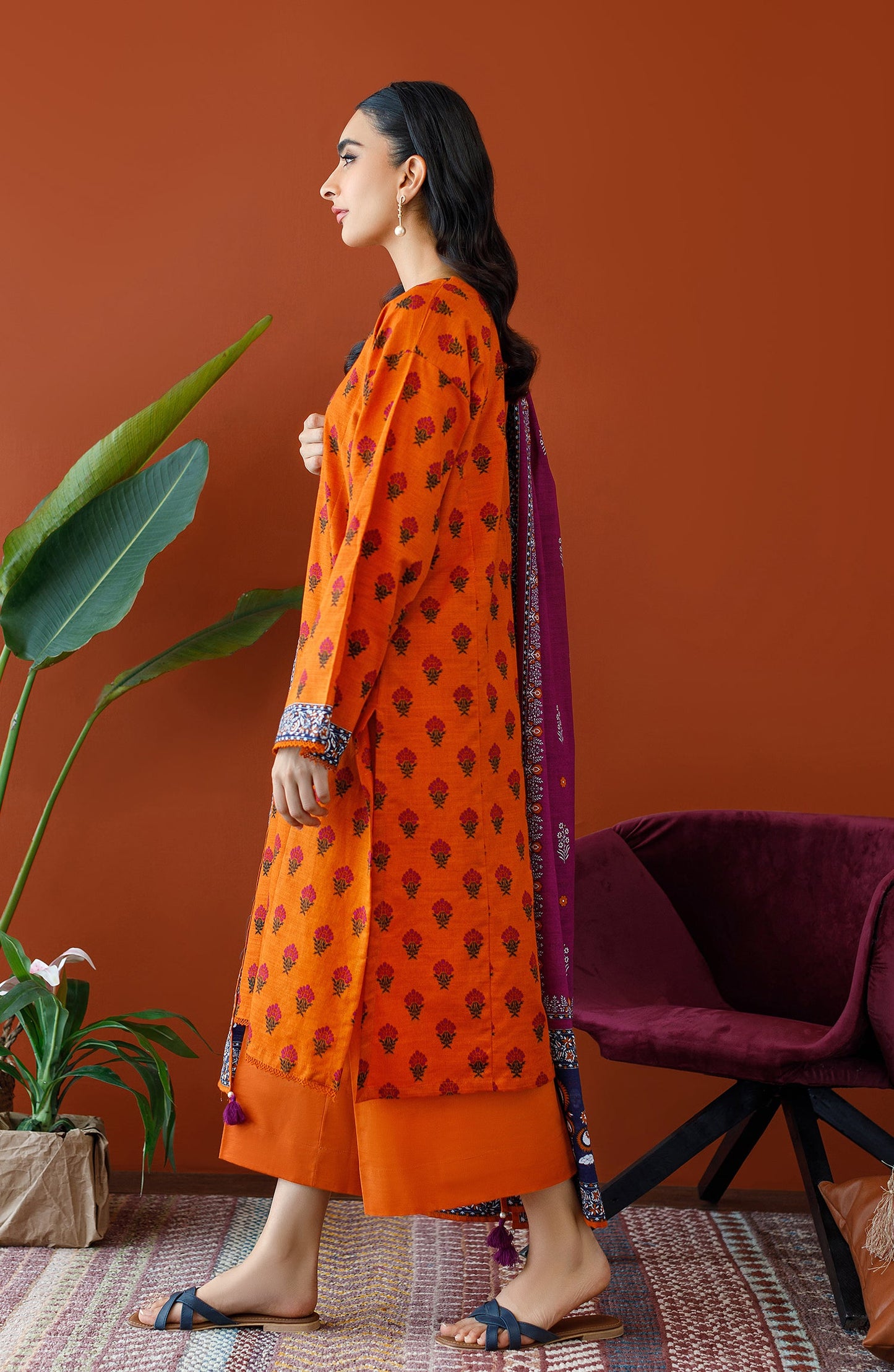 Orient - Unstitched 3 Piece Printed Khaddar Shirt , Khaddar Pant and Khaddar Dupatta