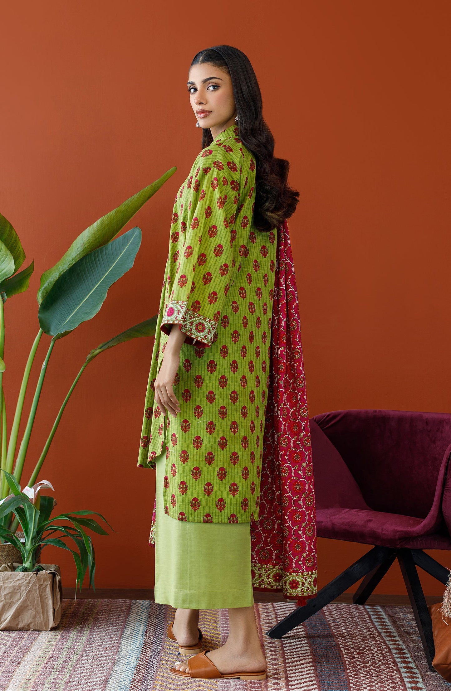 Orient - Unstitched 3 Piece Printed Khaddar Shirt , Khaddar Pant and Khaddar Dupatta