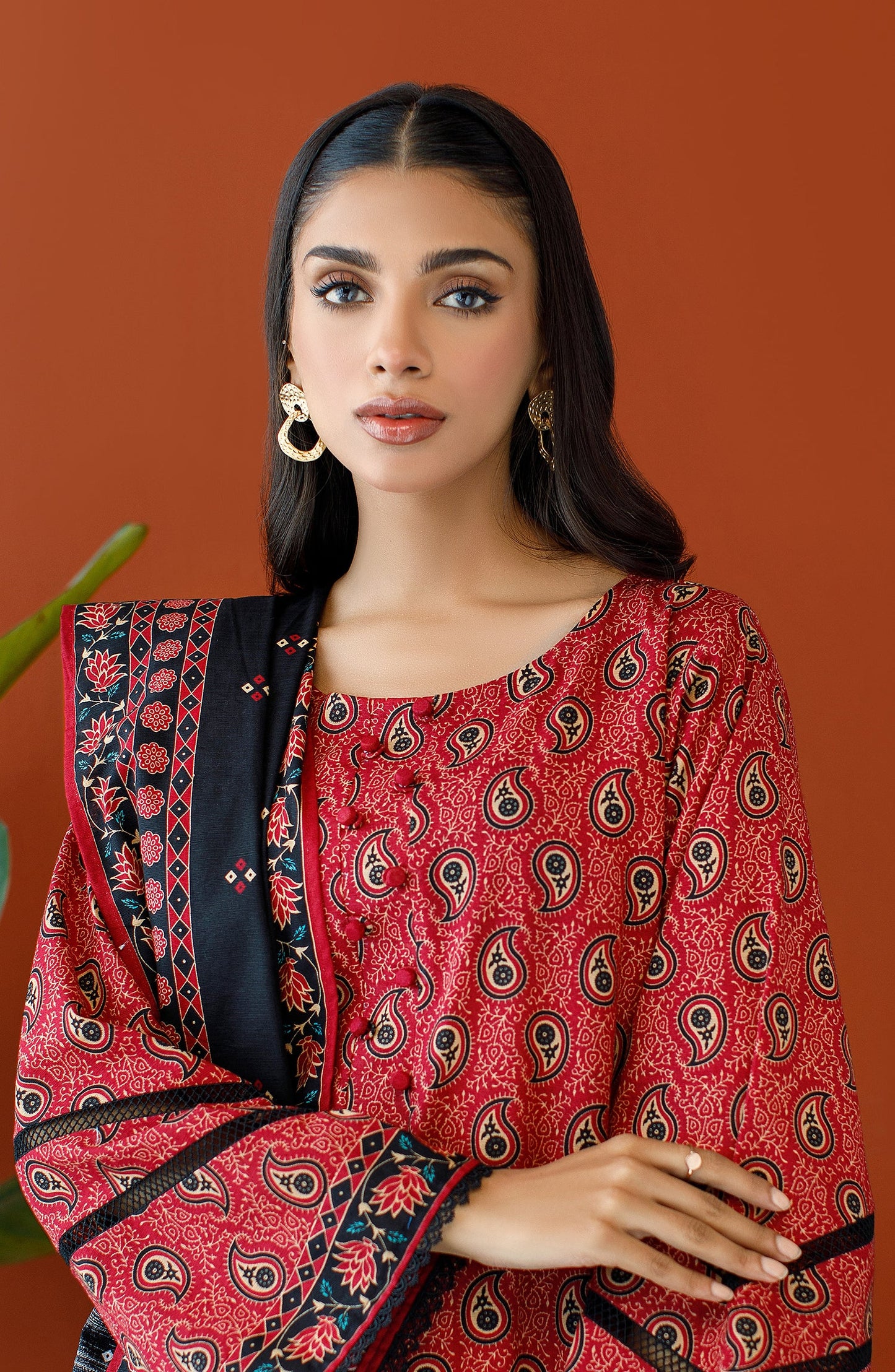 Orient - Unstitched 3 Piece Printed Khaddar Shirt , Khaddar Pant and Khaddar Dupatta