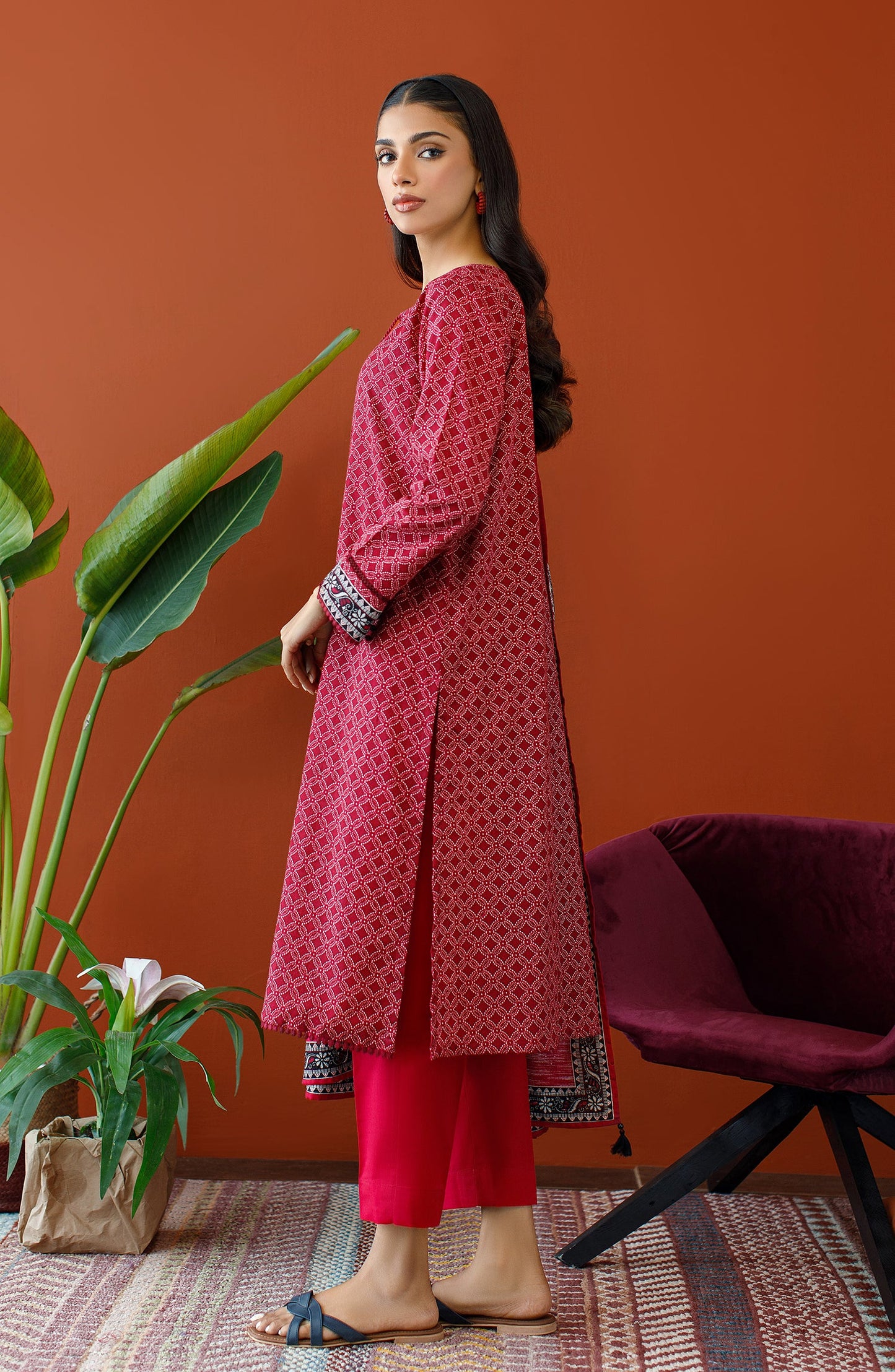 Orient - Unstitched 3 Piece Printed Khaddar Shirt , Khaddar Pant and Khaddar Dupatta