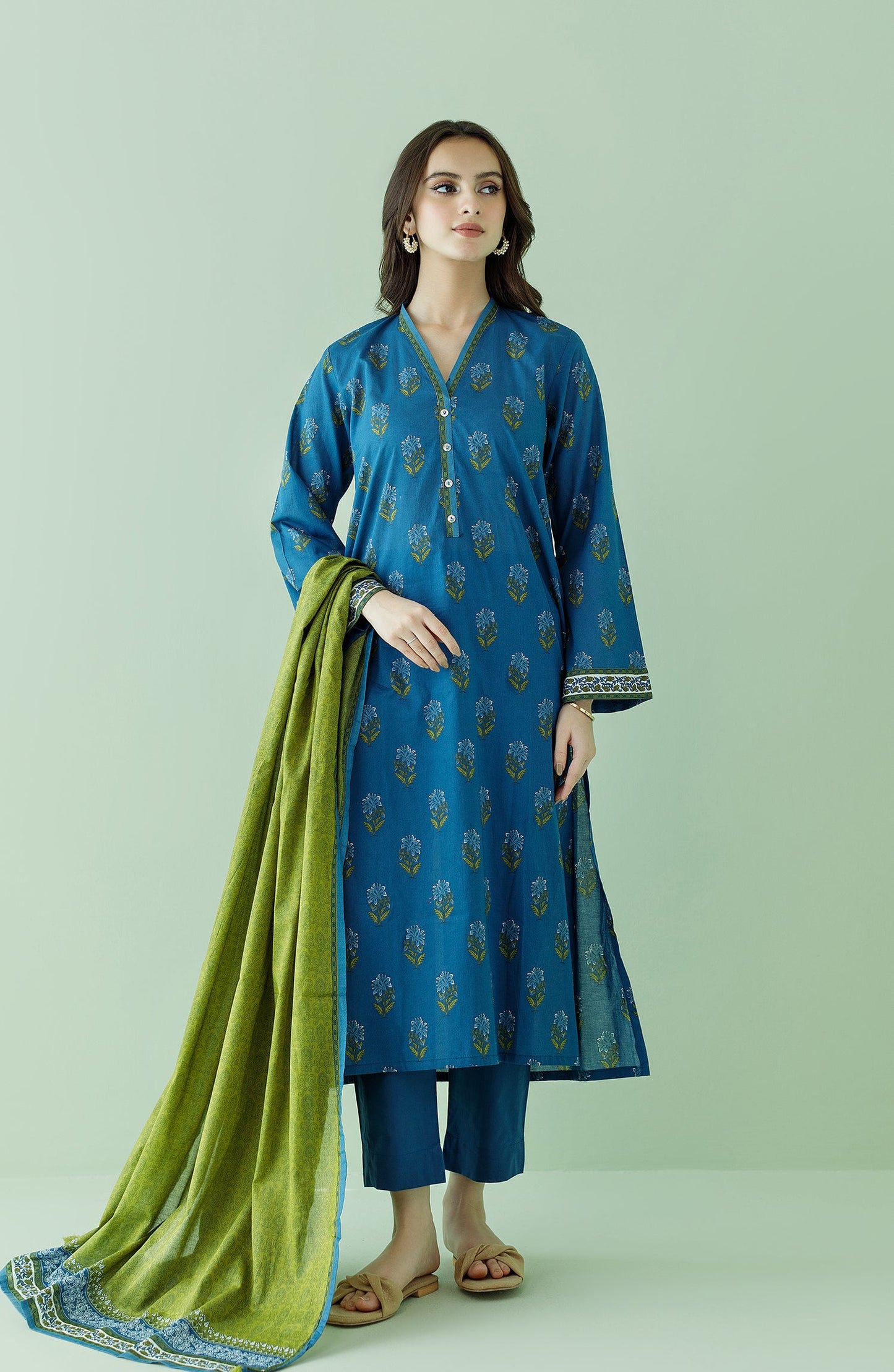 Orient - Unstitched 3 Piece Printed Lawn Shirt , Cambric Pant and Lawn Dupatta
