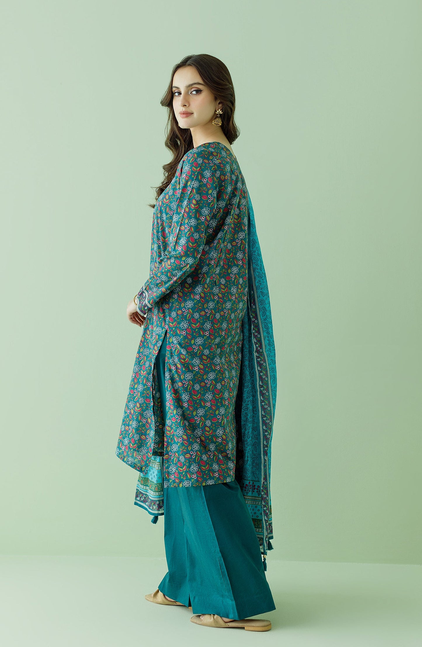 Orient - Unstitched 3 Piece Printed Lawn Shirt , Cambric Pant and Lawn Dupatta