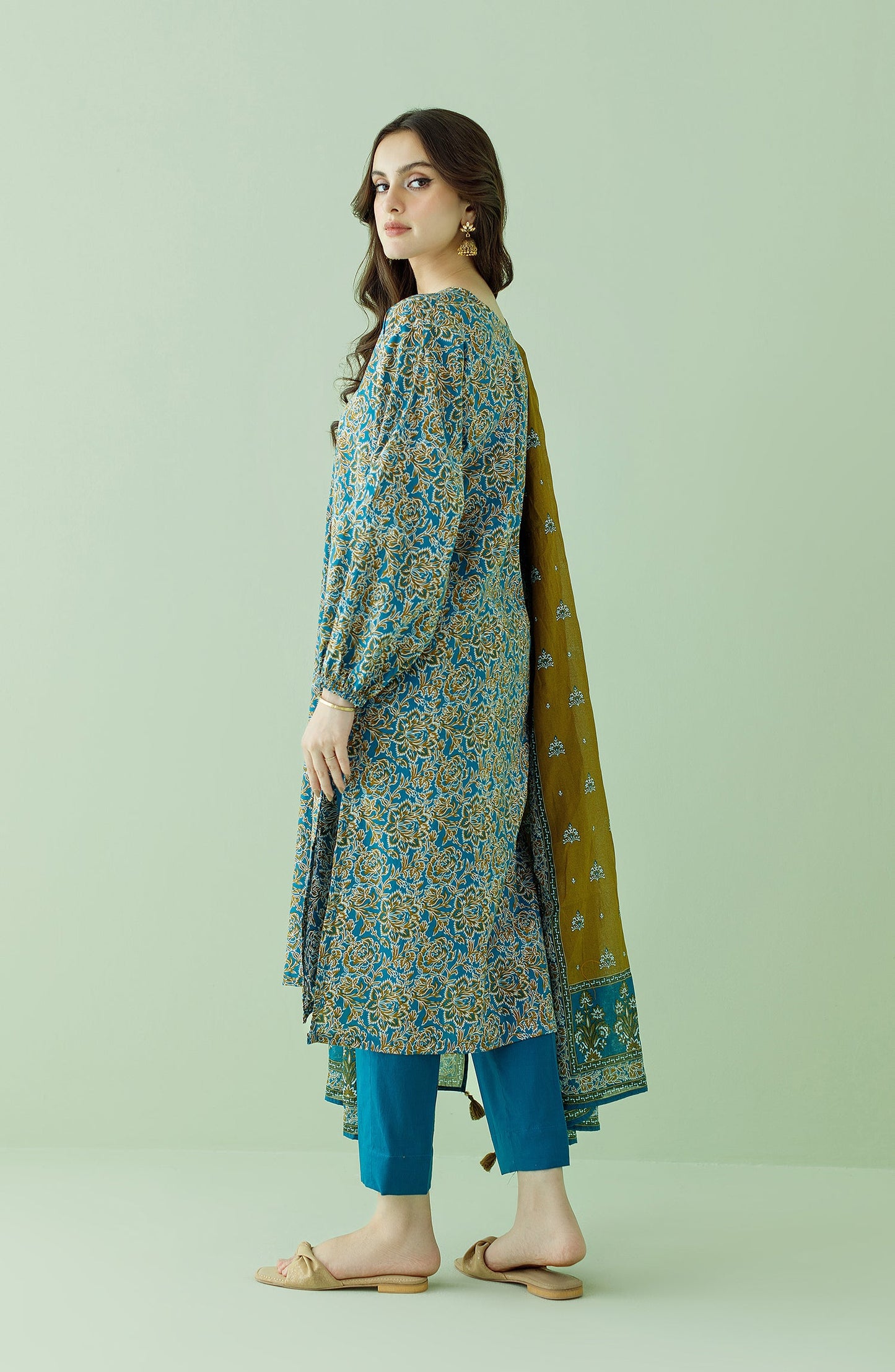 Orient - Unstitched 3 Piece Printed Lawn Shirt , Cambric Pant and Lawn Dupatta