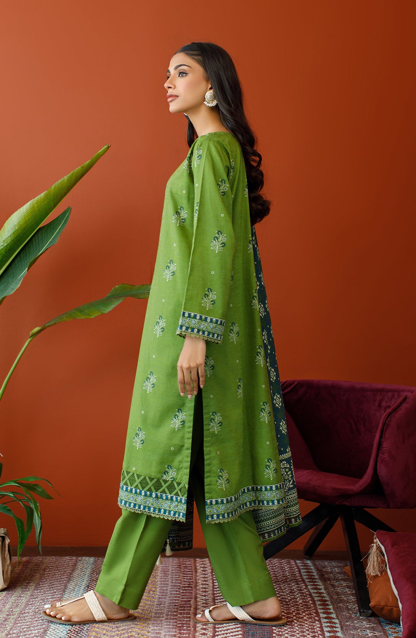 Orient - Unstitched 3 Piece Embroidered Khaddar Shirt , Khaddar Pant and Khaddar Dupatta
