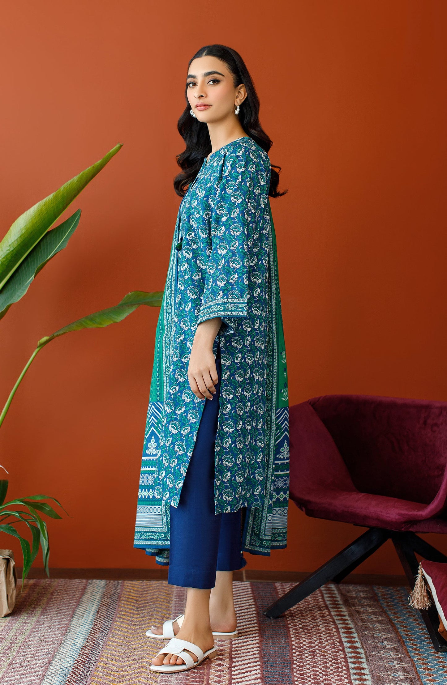 Orient - Unstitched 3 Piece Printed Khaddar Shirt , Khaddar Pant and Khaddar Dupatta