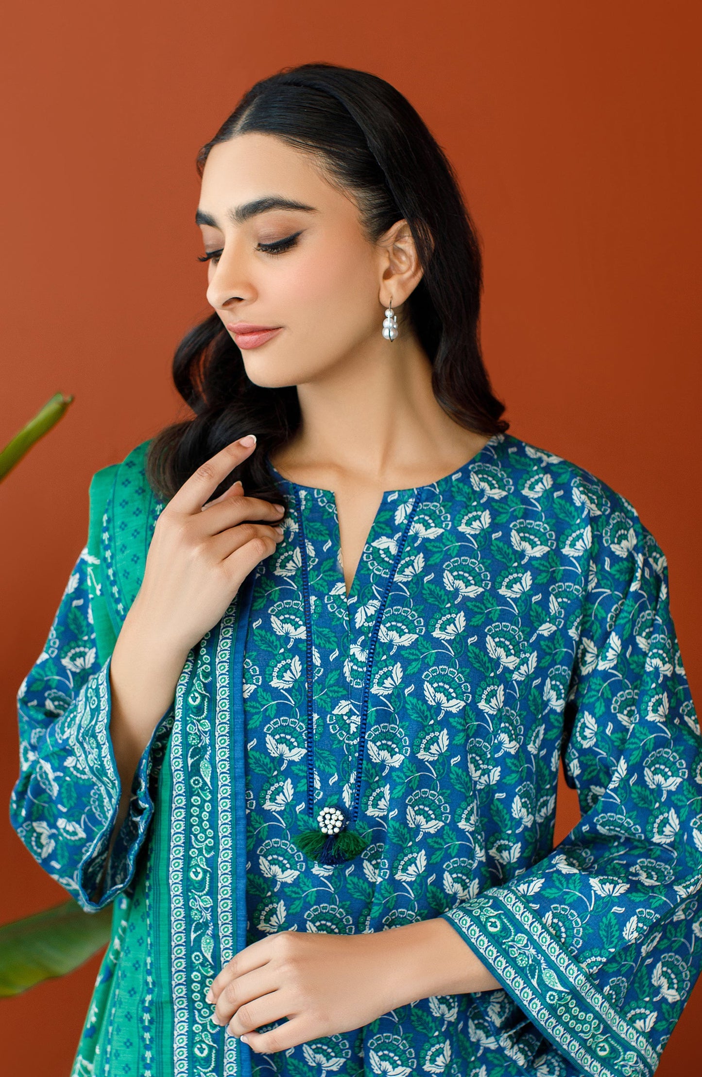 Orient - Unstitched 3 Piece Printed Khaddar Shirt , Khaddar Pant and Khaddar Dupatta