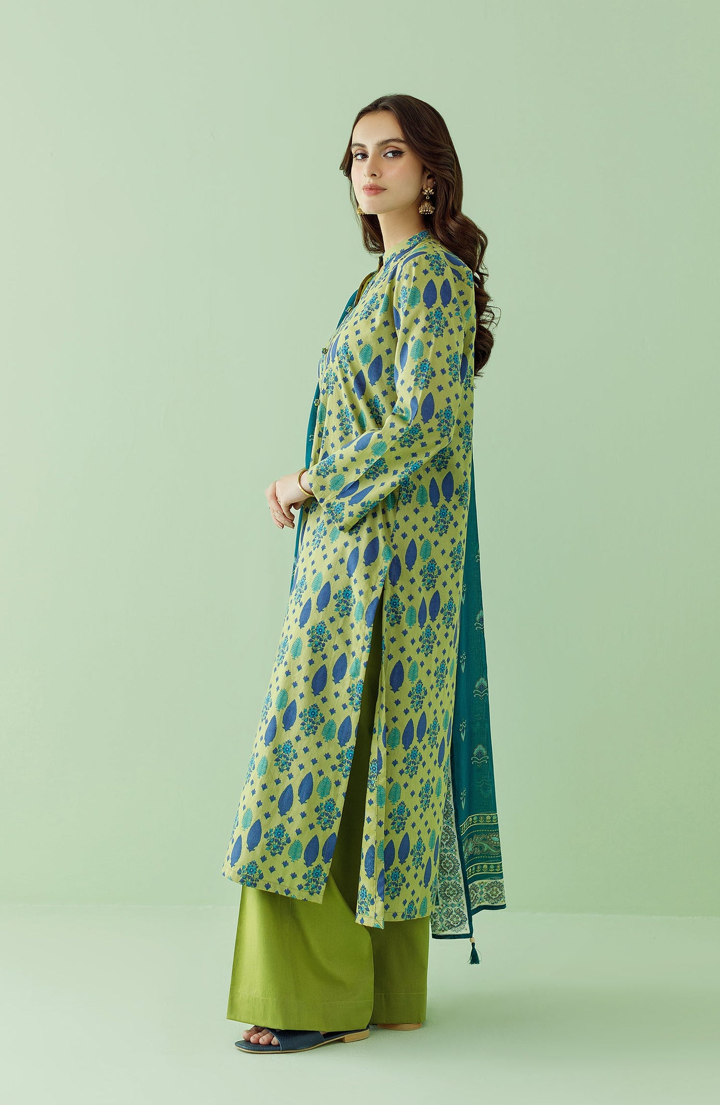 Orient - Unstitched 3 Piece Printed Lawn Shirt , Cambric Pant and Lawn Dupatta