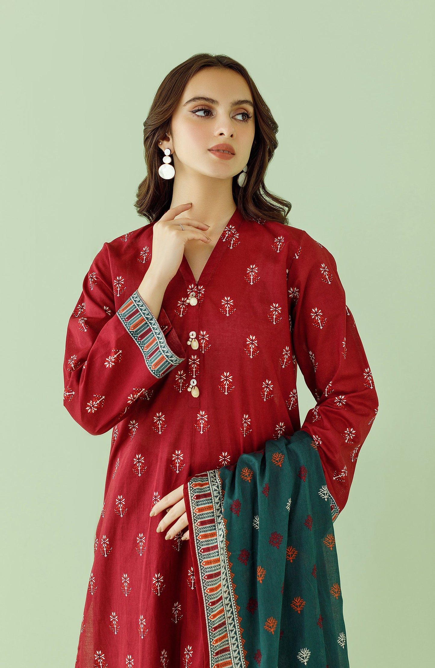 Orient - Unstitched 3 Piece Printed Lawn Shirt , Cambric Pant and Lawn Dupatta
