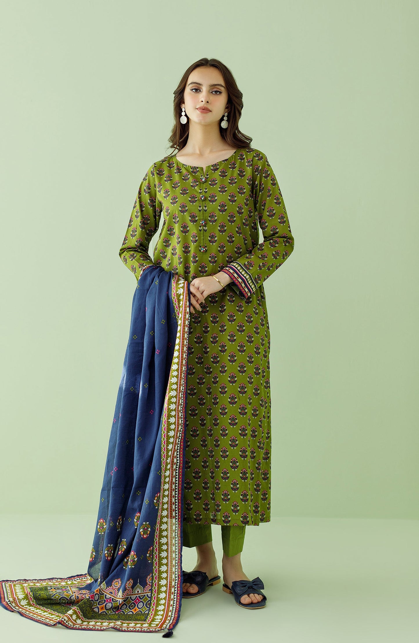 Orient - Unstitched 3 Piece Printed Lawn Shirt , Cambric Pant and Lawn Dupatta