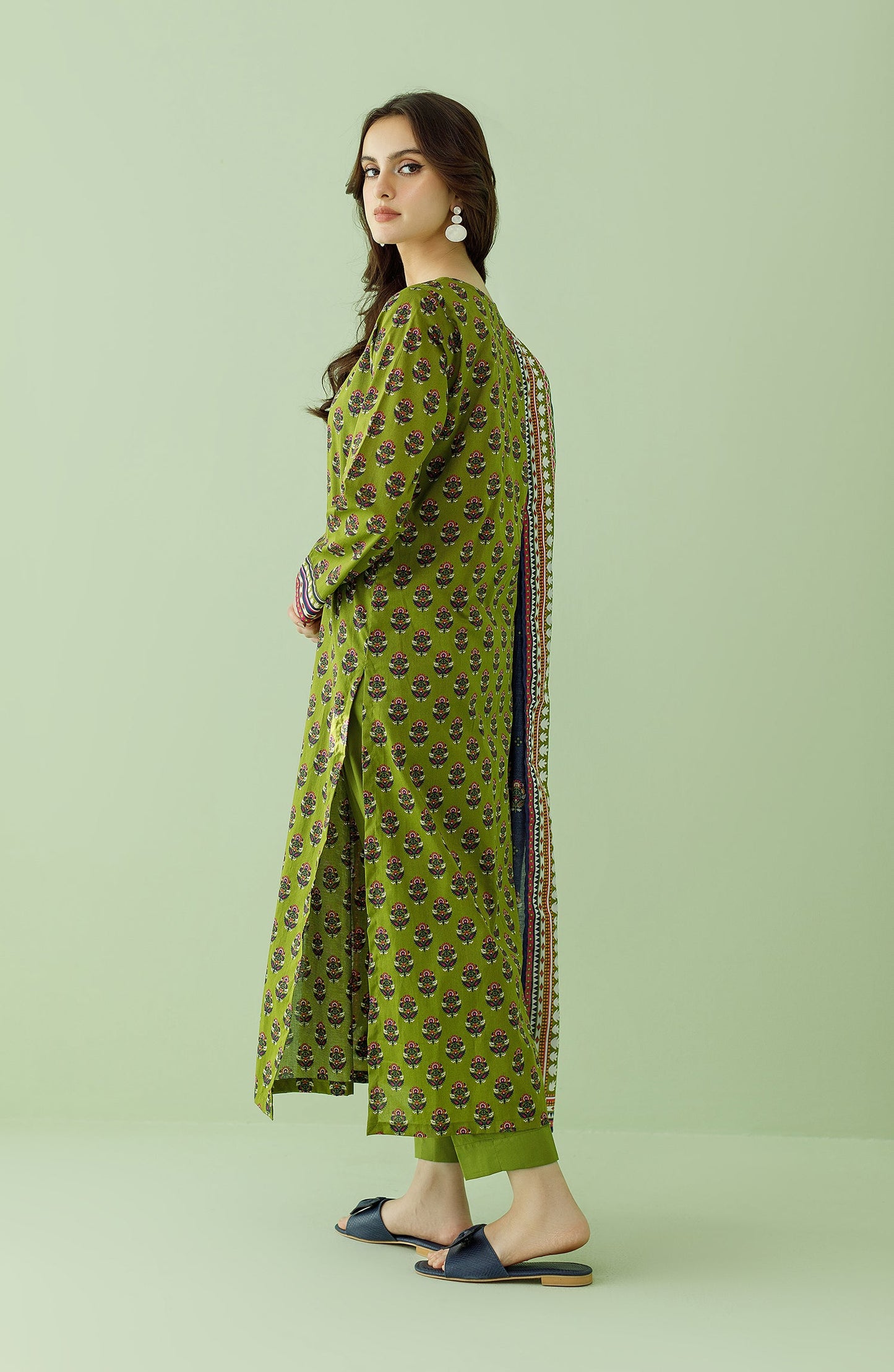 Orient - Unstitched 3 Piece Printed Lawn Shirt , Cambric Pant and Lawn Dupatta