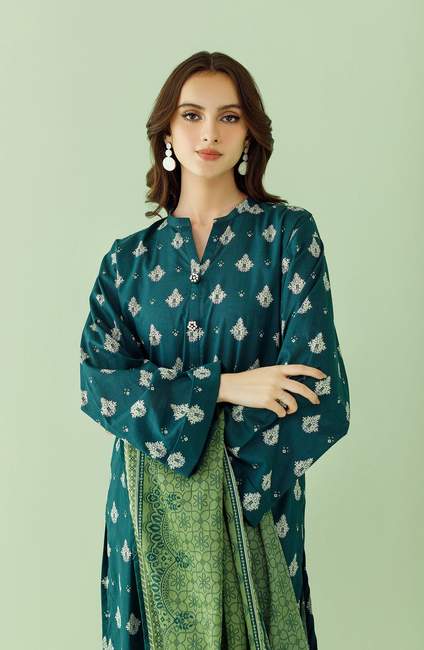 Orient - Unstitched 3 Piece Printed Lawn Shirt , Cambric Pant and Lawn Dupatta