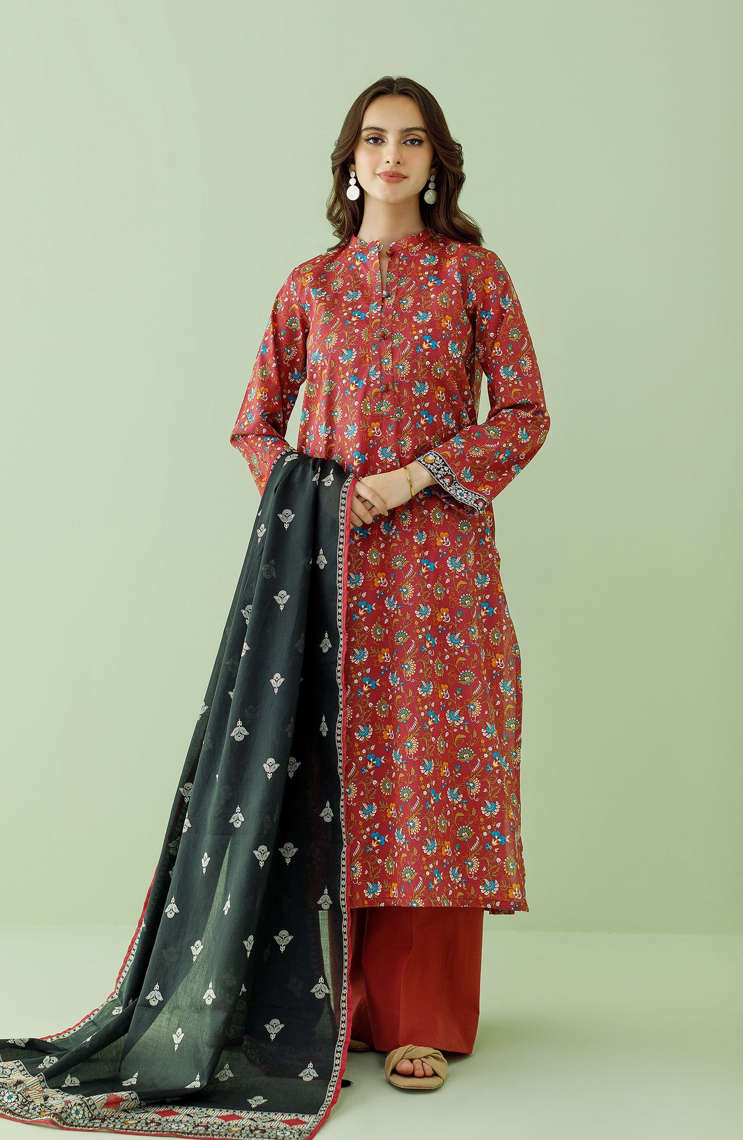 Orient - Unstitched 3 Piece Printed Lawn Shirt , Cambric Pant and Lawn Dupatta