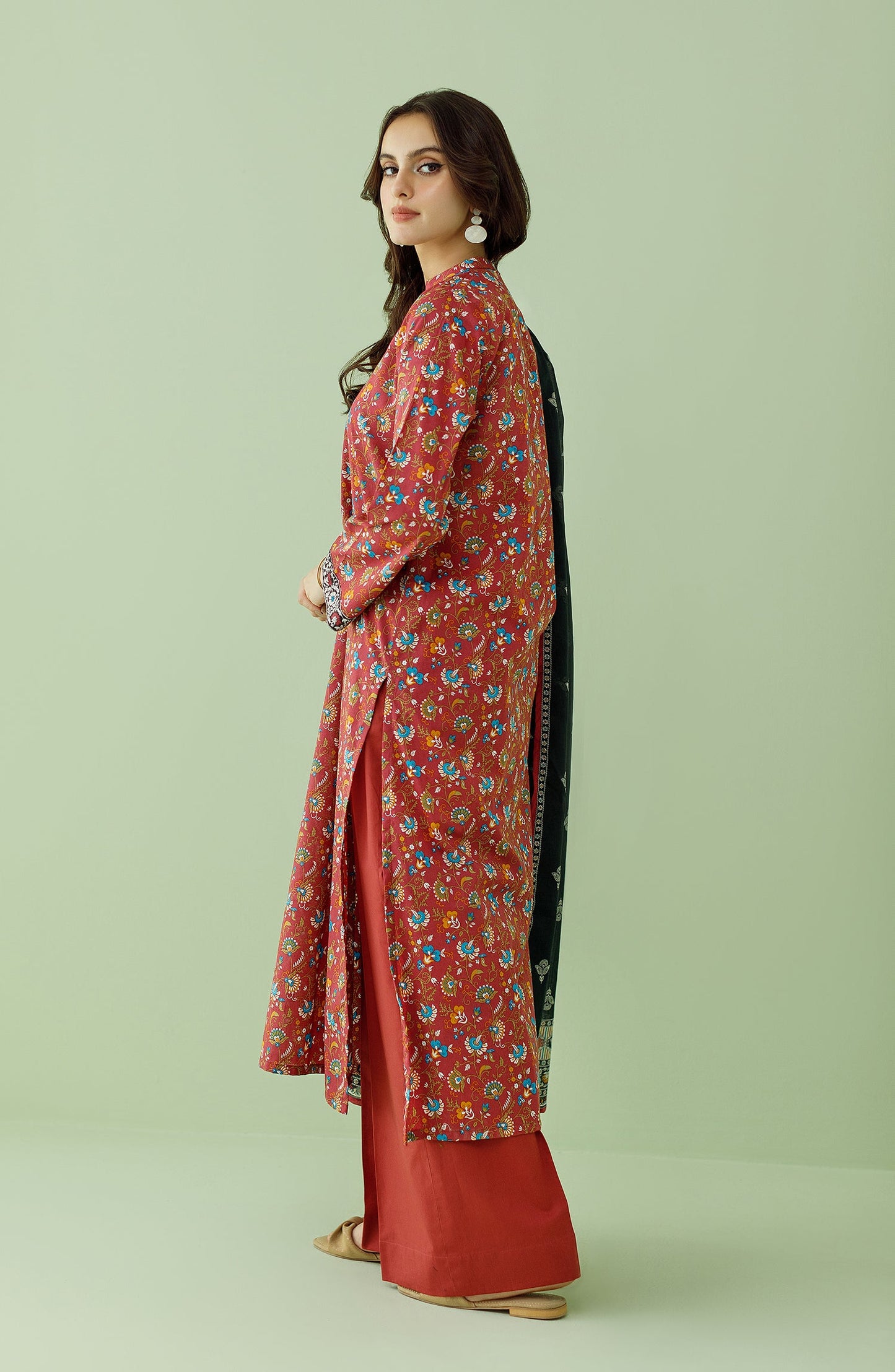 Orient - Unstitched 3 Piece Printed Lawn Shirt , Cambric Pant and Lawn Dupatta