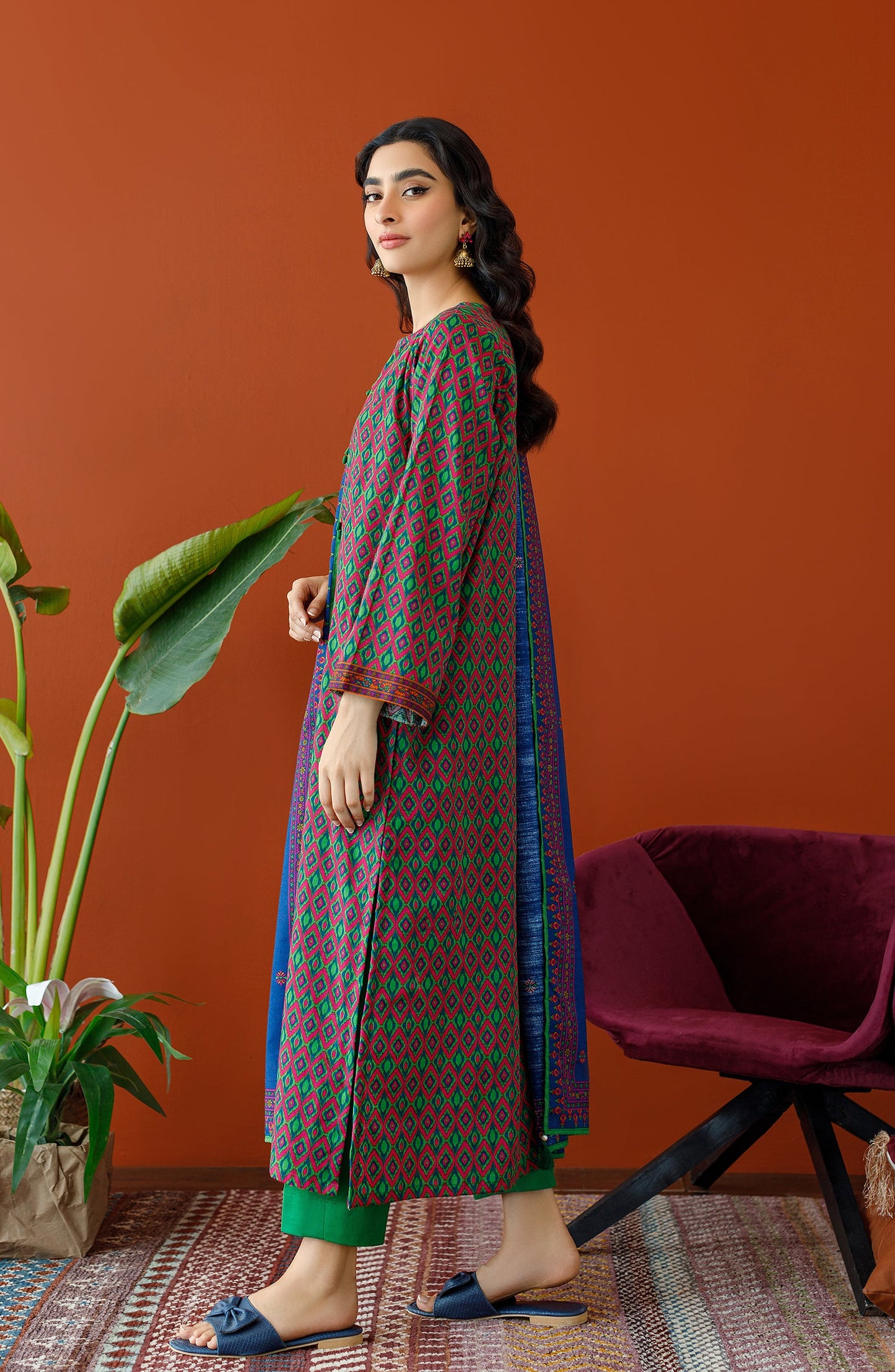 Orient - Unstitched 3 Piece Printed Khaddar Shirt , Khaddar Pant and Khaddar Dupatta