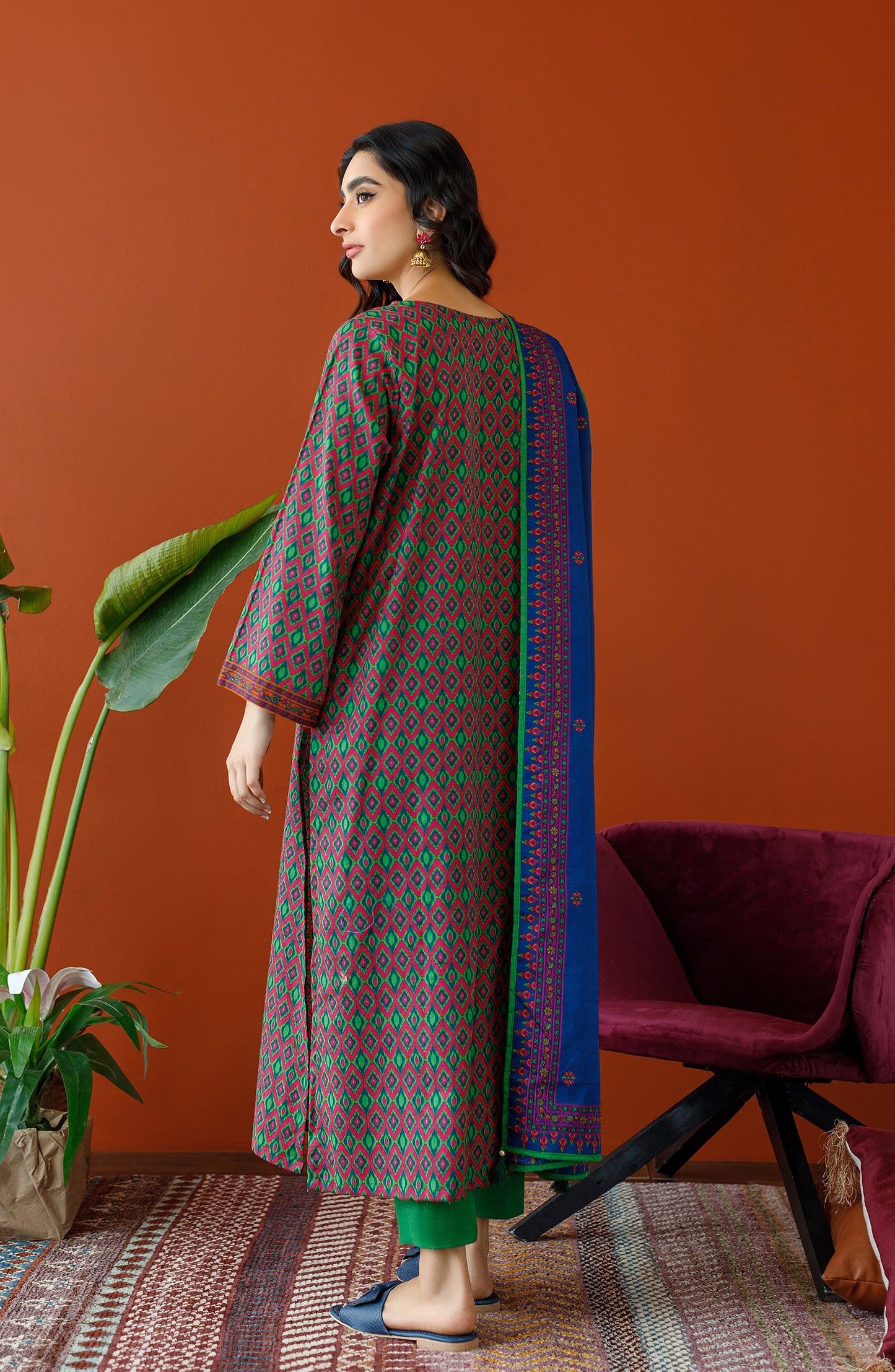 Orient - Unstitched 3 Piece Printed Khaddar Shirt , Khaddar Pant and Khaddar Dupatta