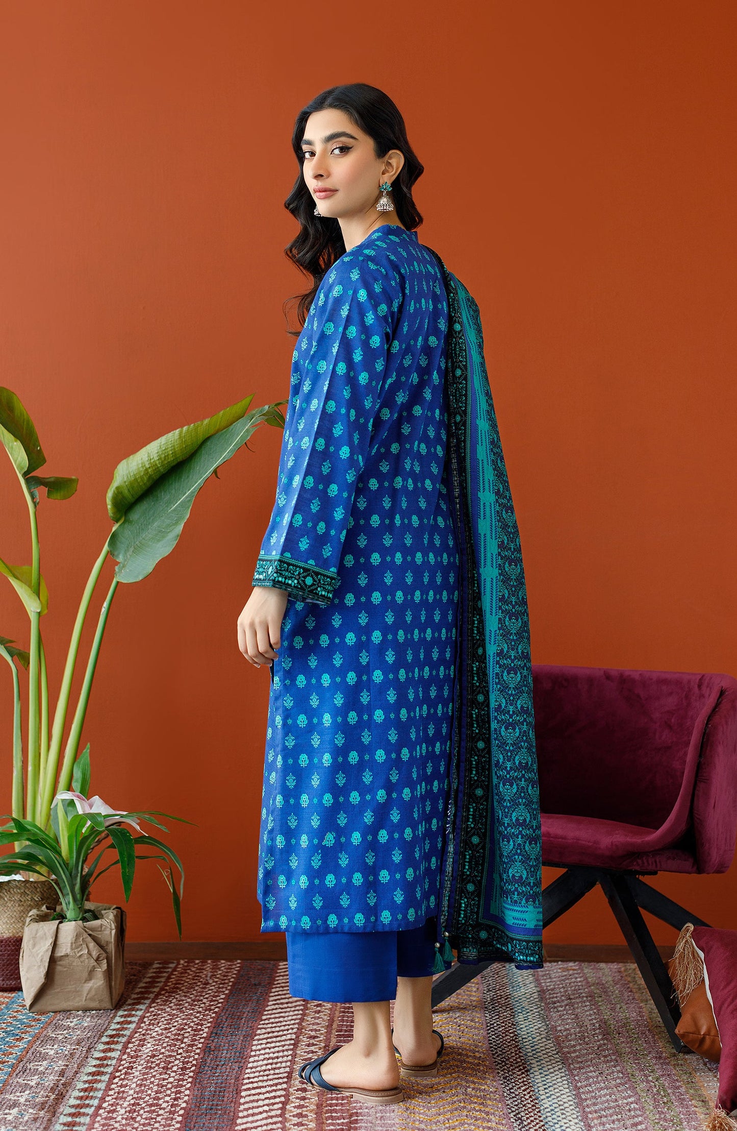 Orient - Unstitched 3 Piece Printed Khaddar Shirt , Khaddar Pant and Khaddar Dupatta