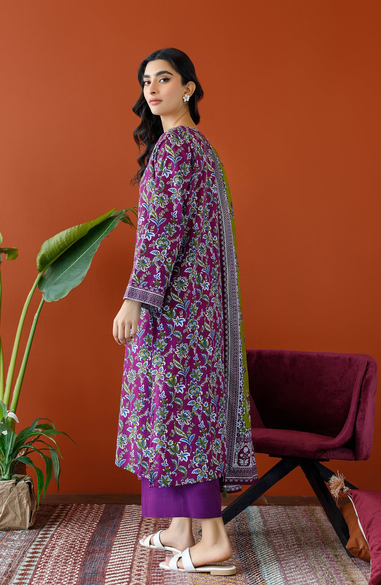 Orient - Unstitched 3 Piece Printed Khaddar Shirt , Khaddar Pant and Khaddar Dupatta
