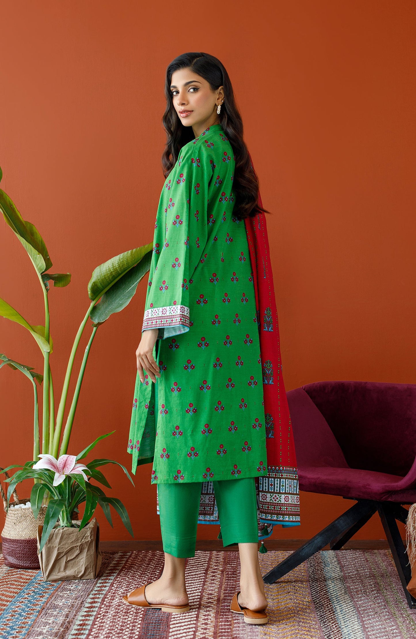 Orient - Unstitched 3 Piece Printed Khaddar Shirt , Khaddar Pant and Khaddar Dupatta