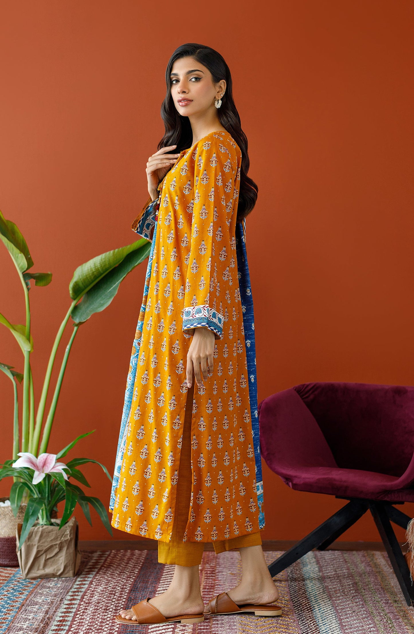 Orient - Unstitched 3 Piece Printed Khaddar Shirt , Khaddar Pant and Khaddar Dupatta