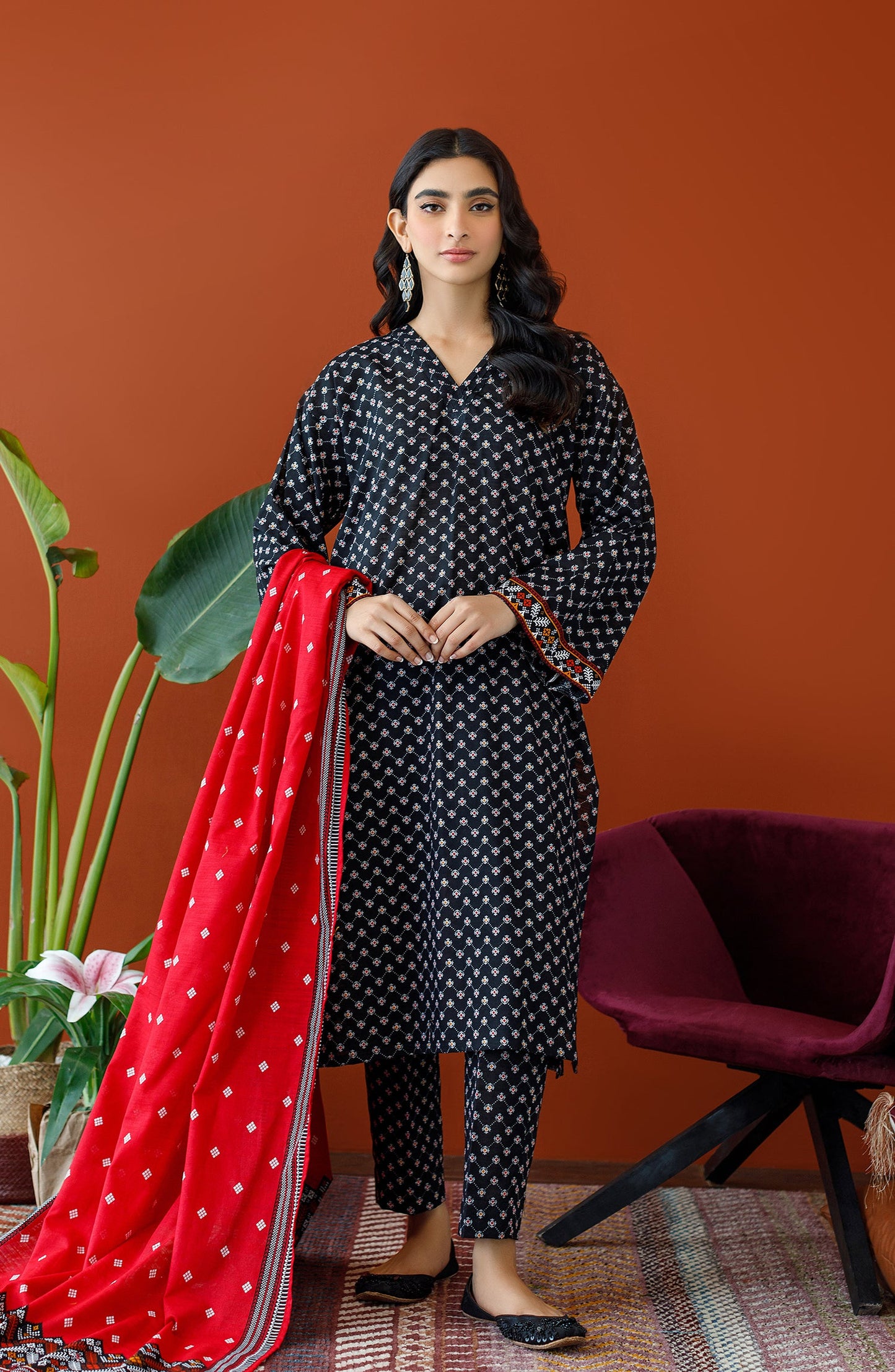 Orient - Unstitched 3 Piece Printed Khaddar Shirt , Khaddar Pant and Khaddar Dupatta