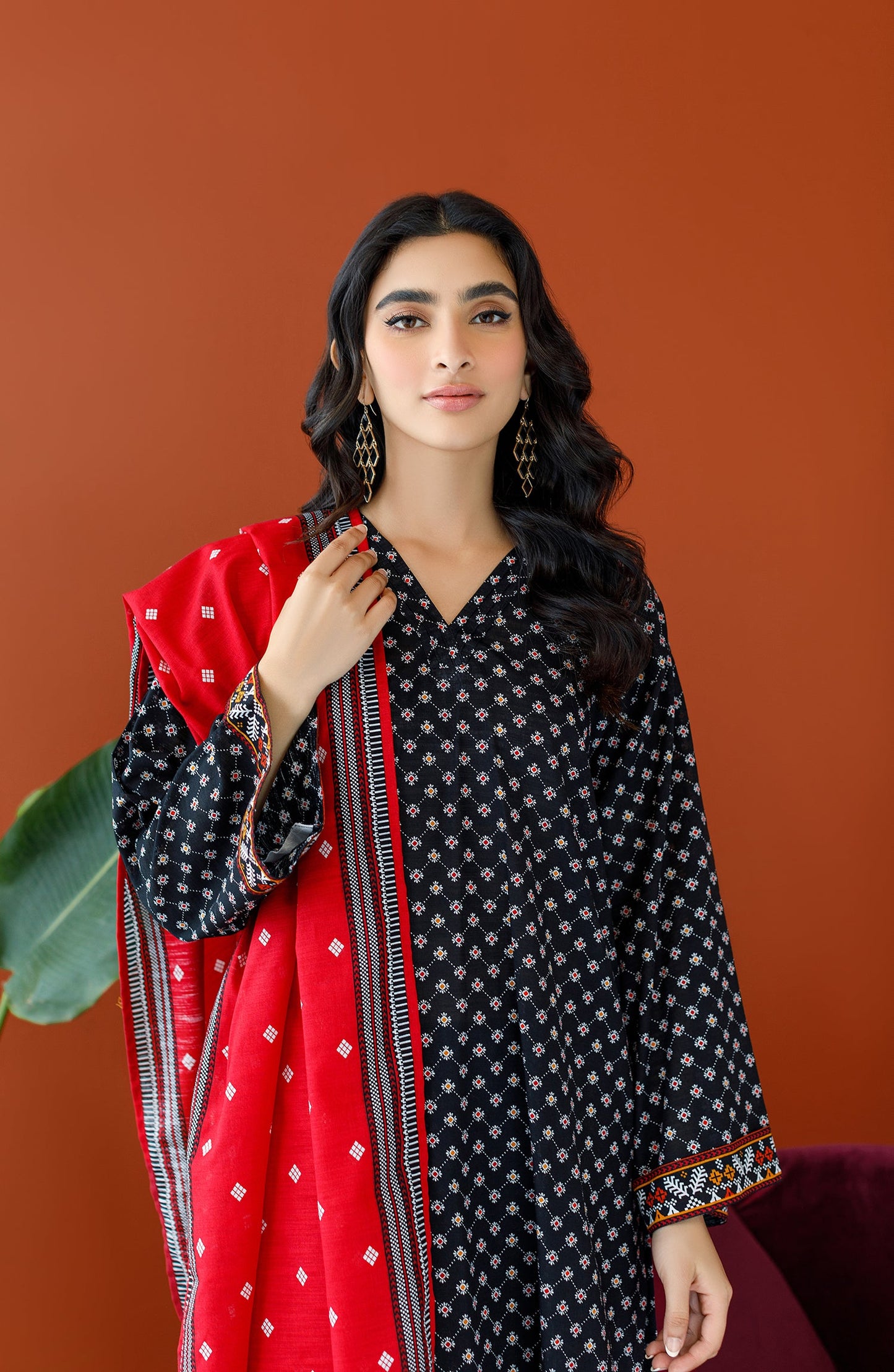 Orient - Unstitched 3 Piece Printed Khaddar Shirt , Khaddar Pant and Khaddar Dupatta