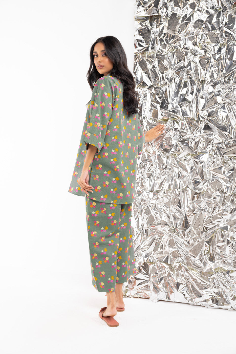 2 PC Printed Khaddar Outfit