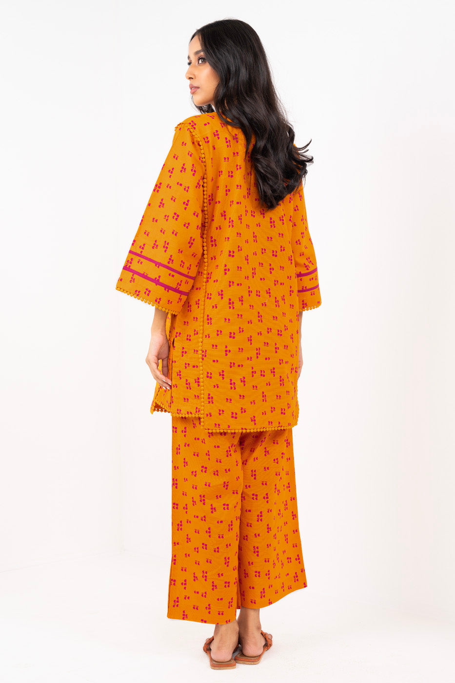 2 PC Printed Khaddar Outfit