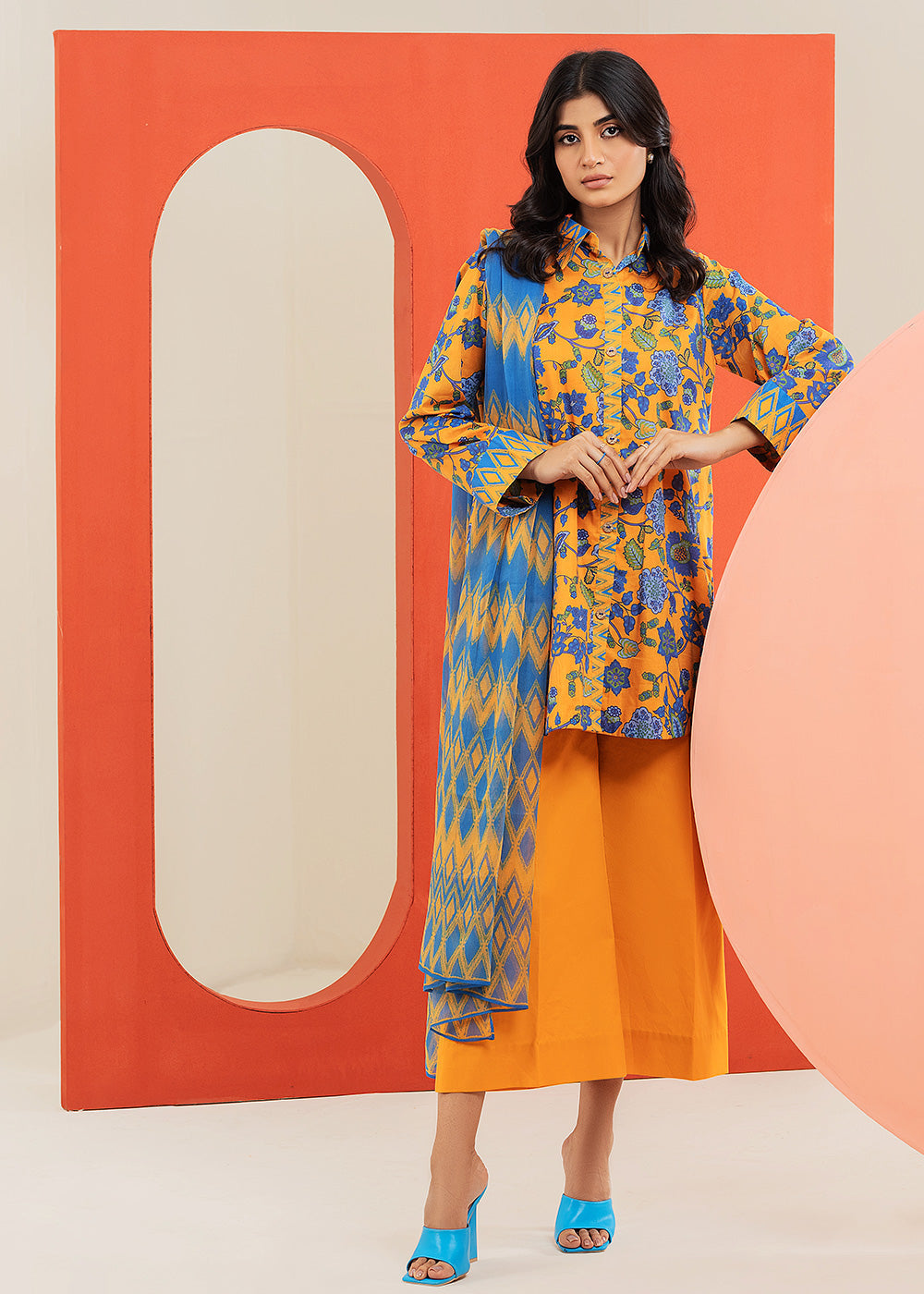 3 Pc Printed Cambric Suit With Chiffon Dupatta