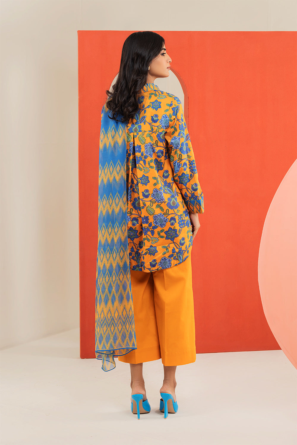 3 Pc Printed Cambric Suit With Chiffon Dupatta