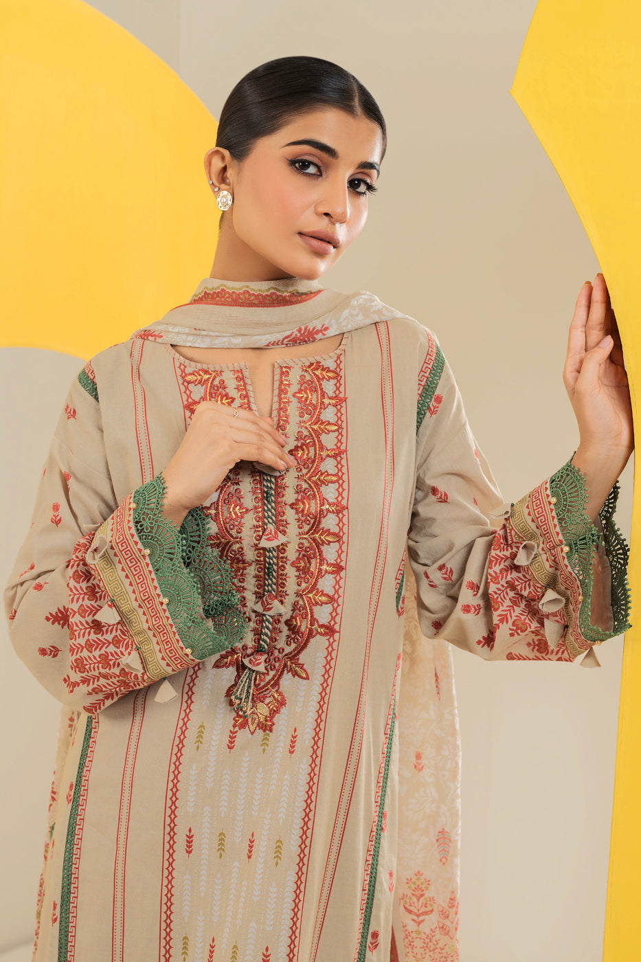 3 Pc Embroidered Cambric Suit With Net Dupatta