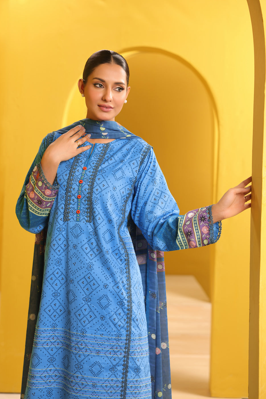 3 Pc Printed Cambric Suit With Silver Lawn Dupatta