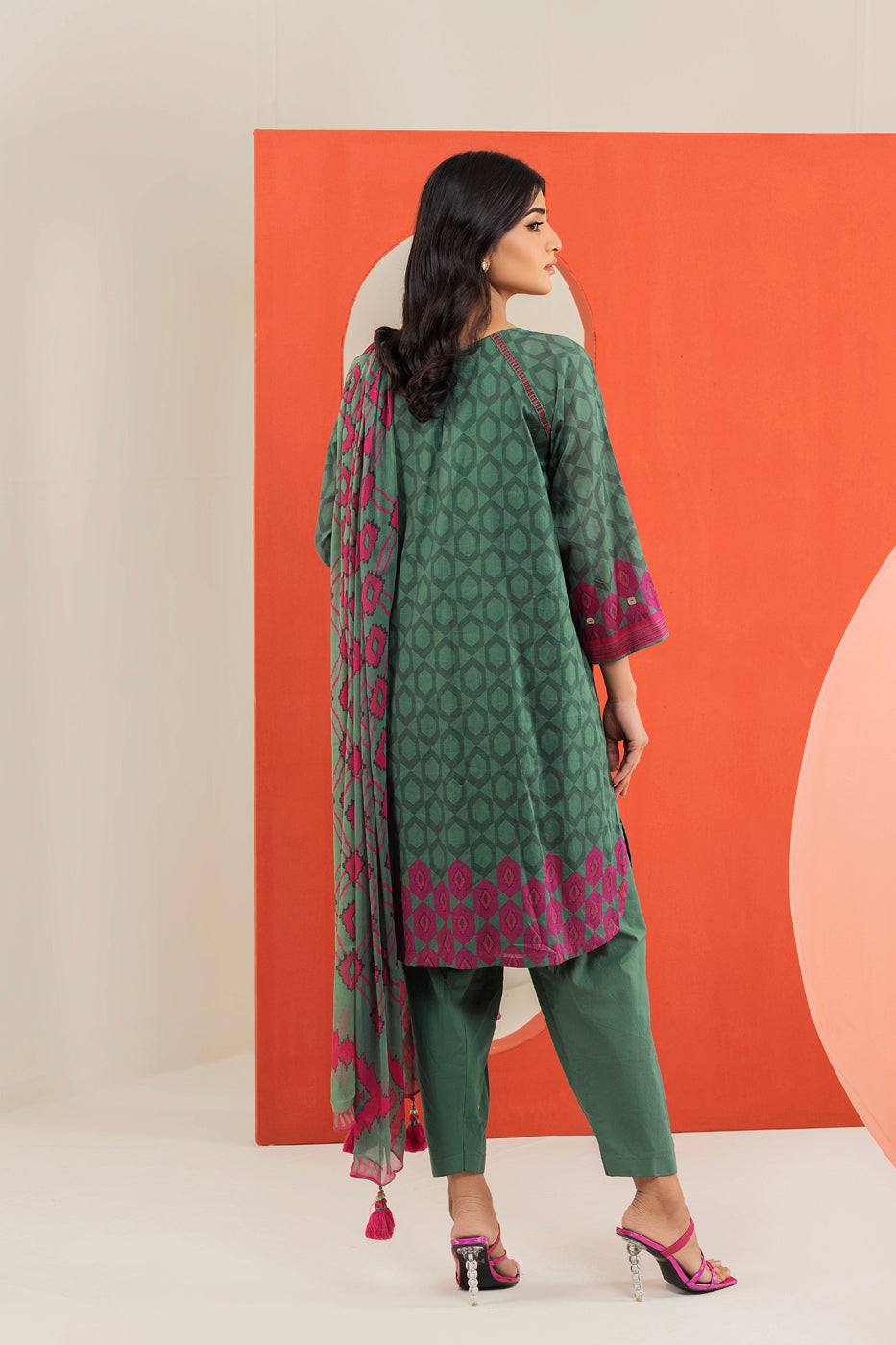 2 Pc Printed Cambric Suit With Chiffon Dupatta