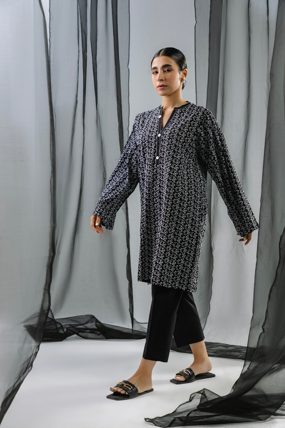 Chikan Kari Kurti