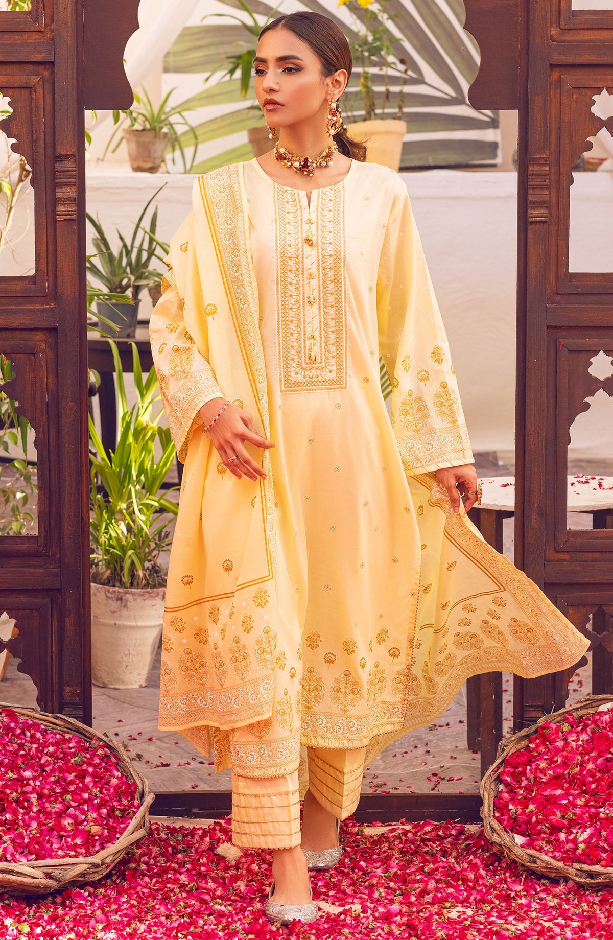 Orient - Unstitched 3 Piece Embroidered Lawn Shirt , Cambric Pant and Lawn Dupatta